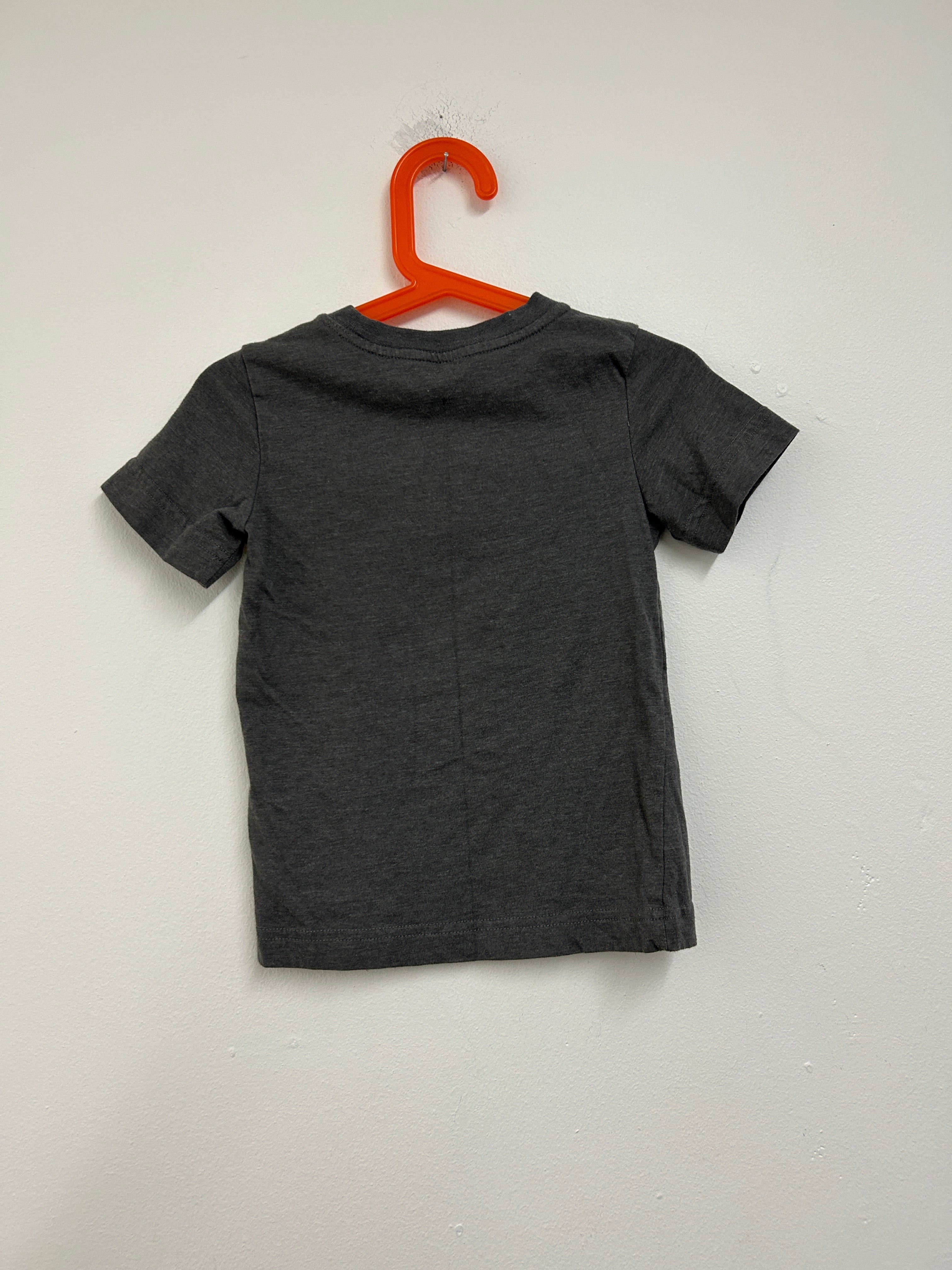 T-shirt gris à motif skateboard — Pekkle