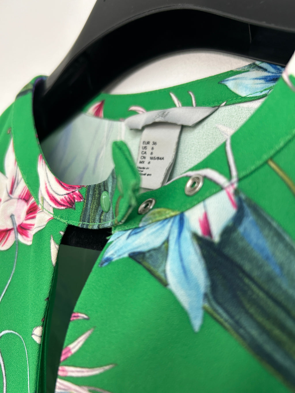 Robe fleurie verte à manches longues — H&M