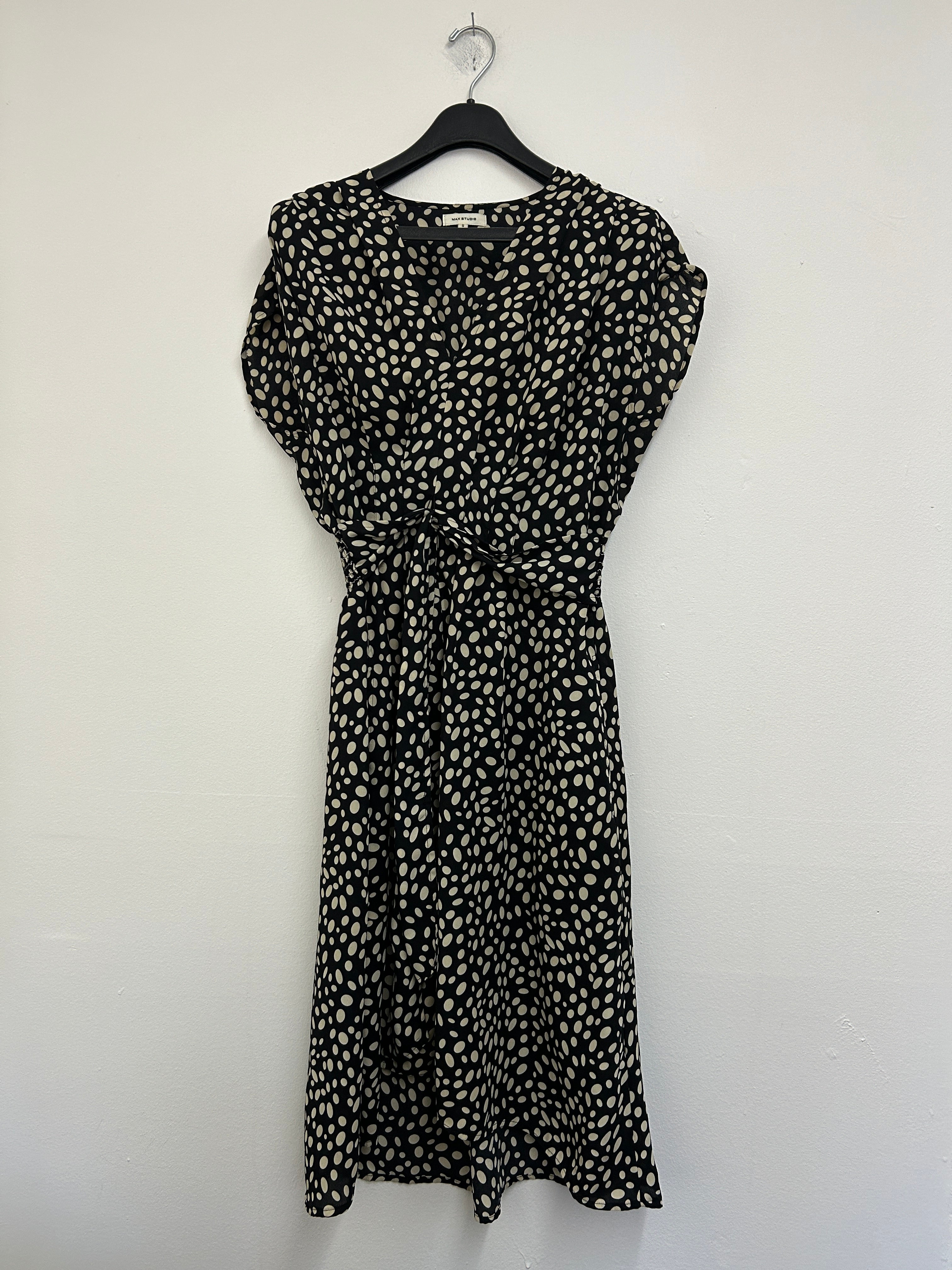 Robe à pois noir et beige — Max Studio