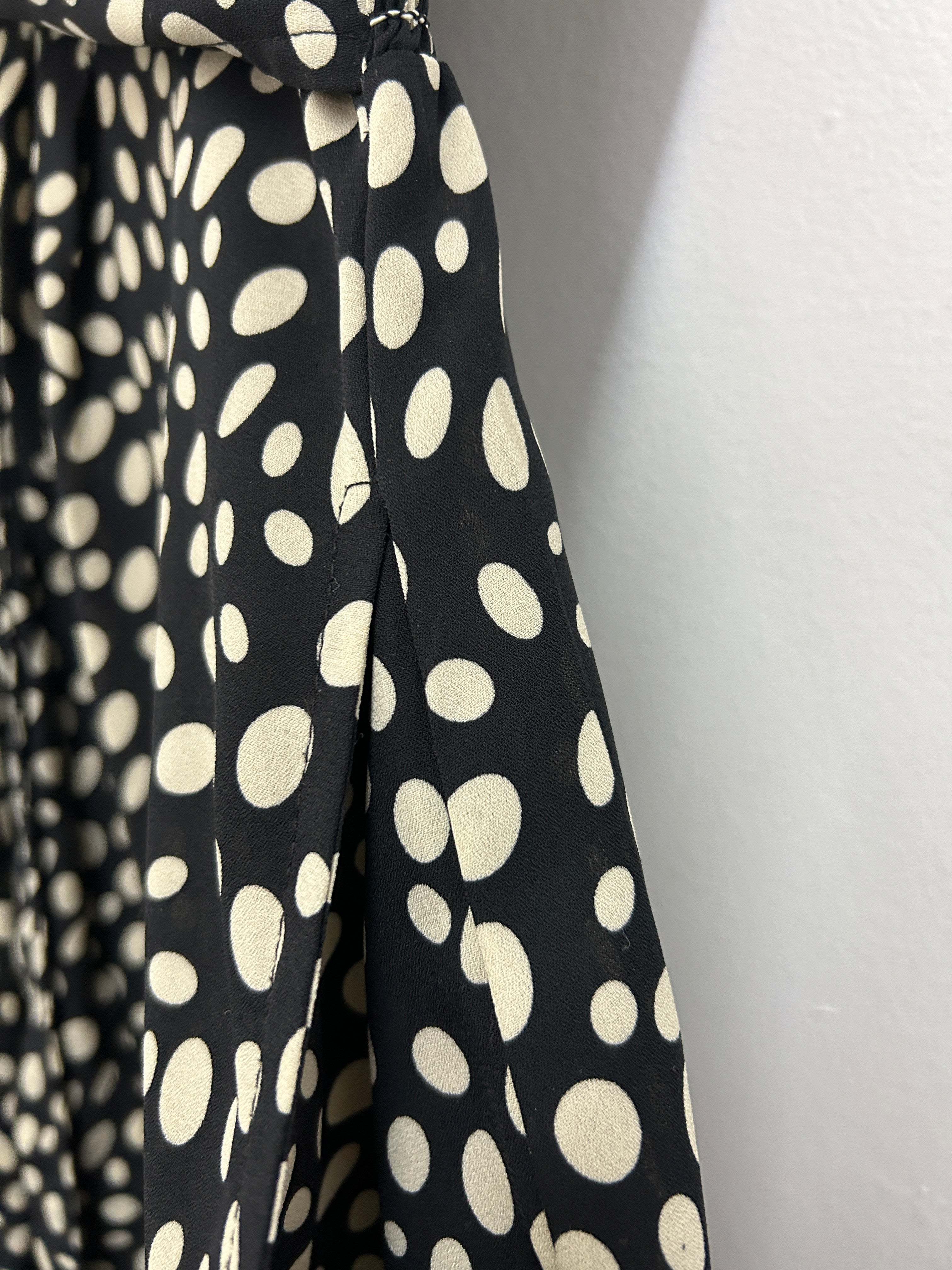 Robe à pois noir et beige — Max Studio