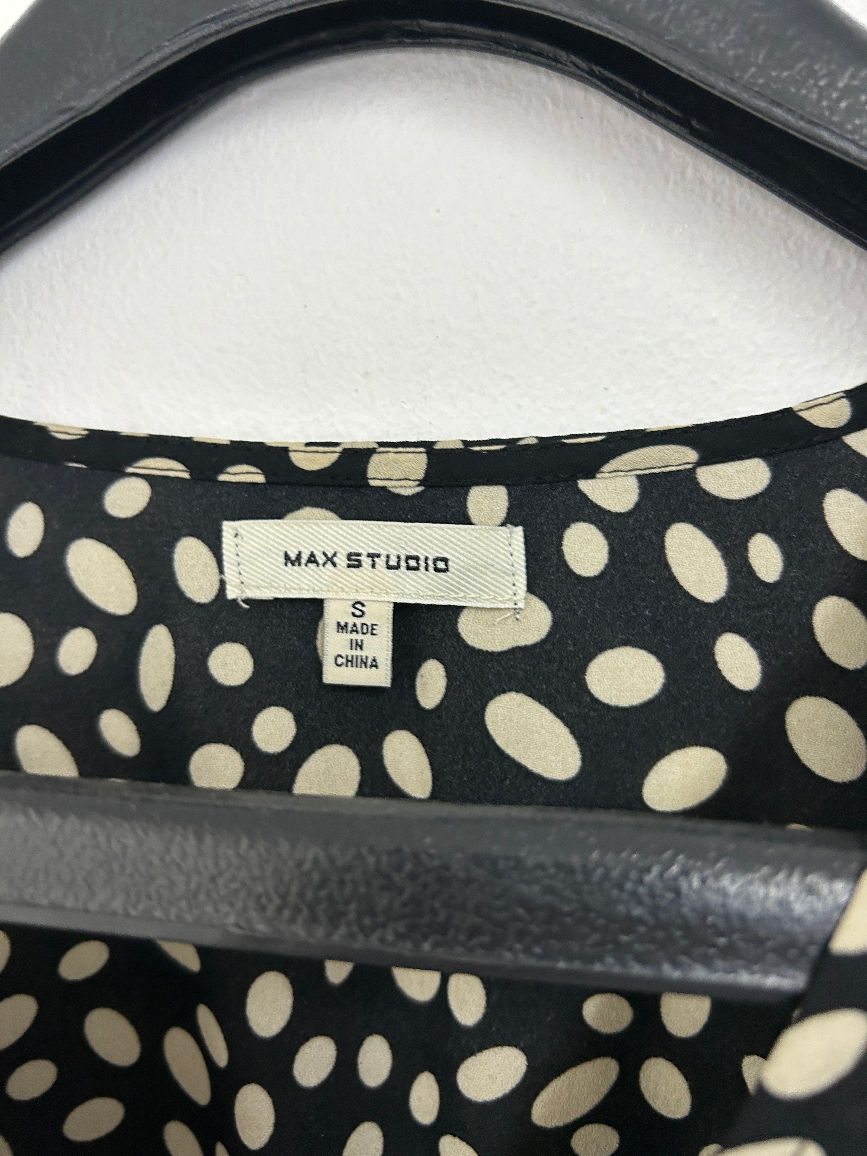 Robe à pois noir et beige — Max Studio