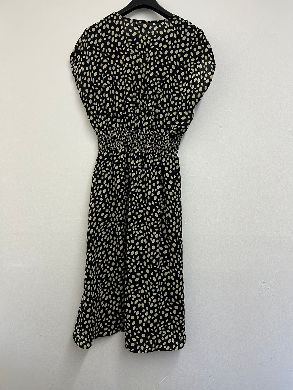 Robe à pois noir et beige — Max Studio