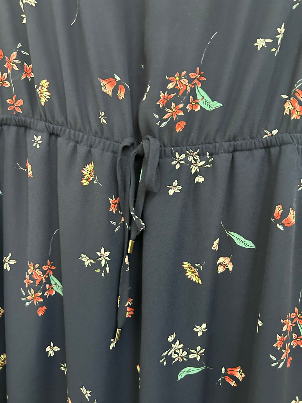 Robe bleu marine à motifs floraux — Reitmans