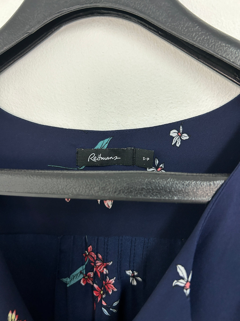 Robe bleu marine à motifs floraux — Reitmans