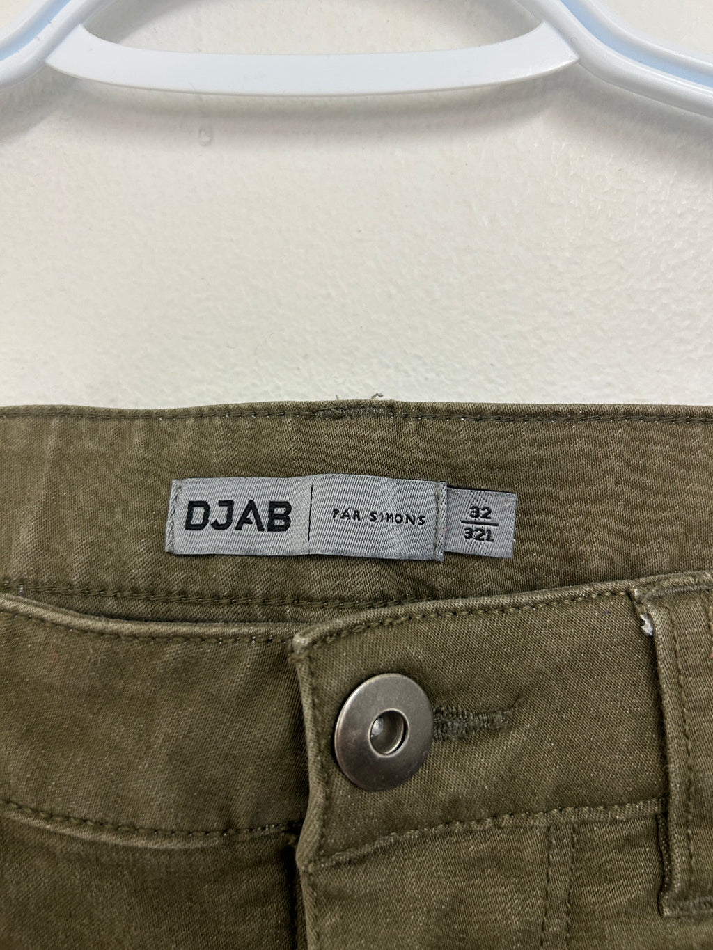 Pantalon kaki ajusté à revers — Djab par Simons