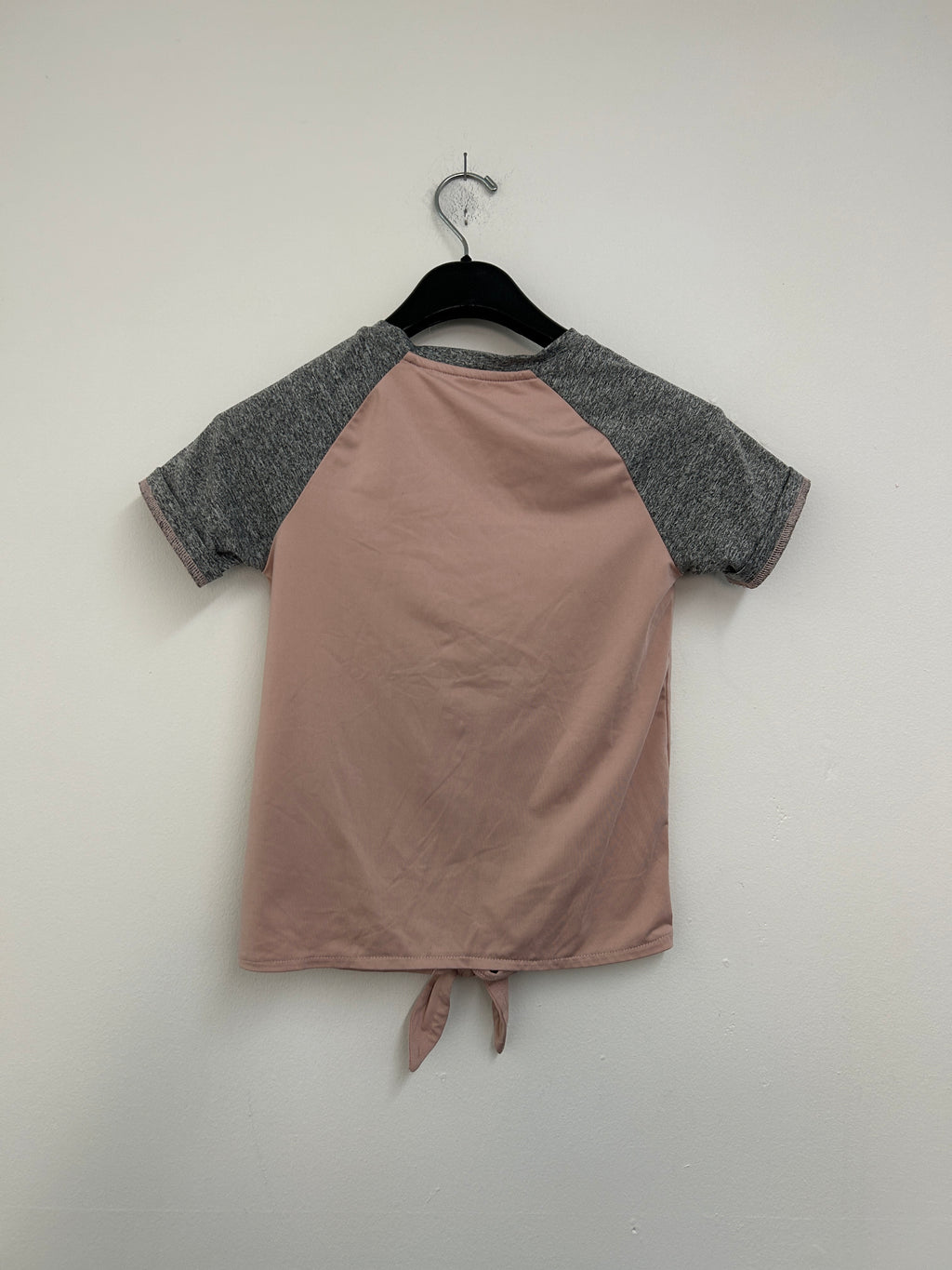 Chandail rose et gris à nœud