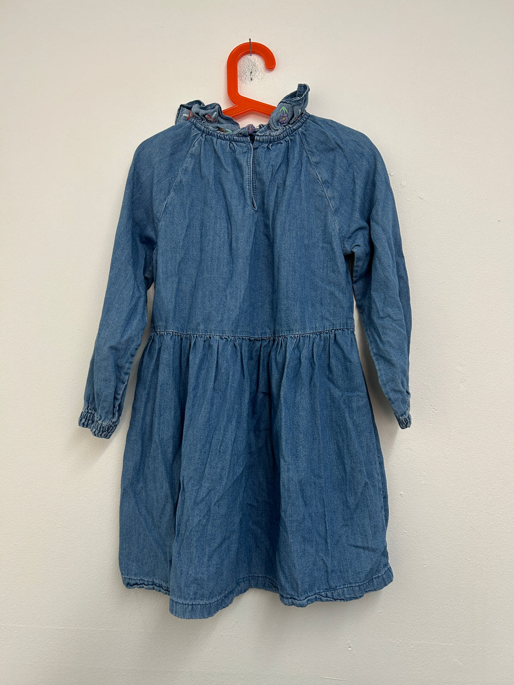 Robe en denim à col volanté — H&M