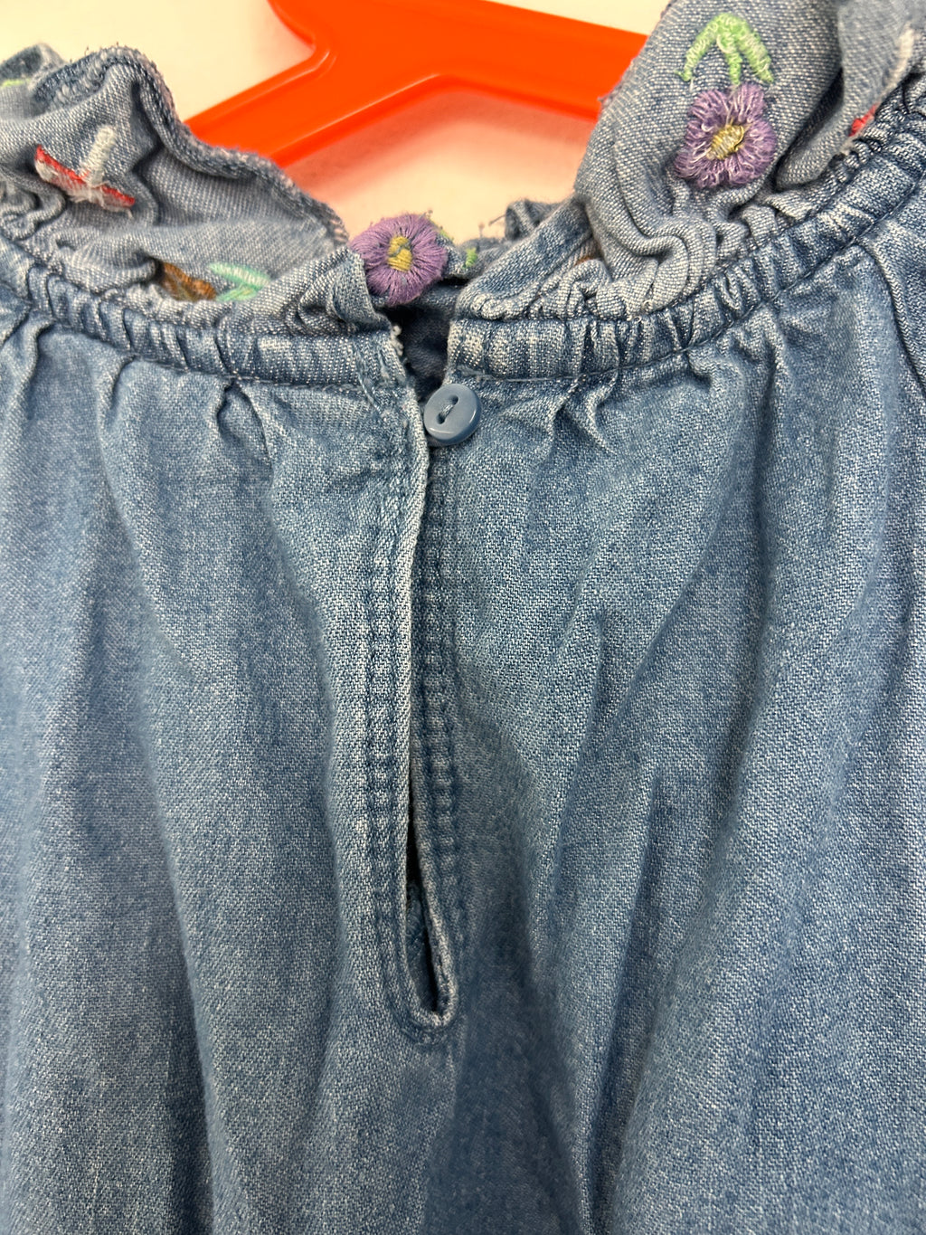 Robe en denim à col volanté — H&M