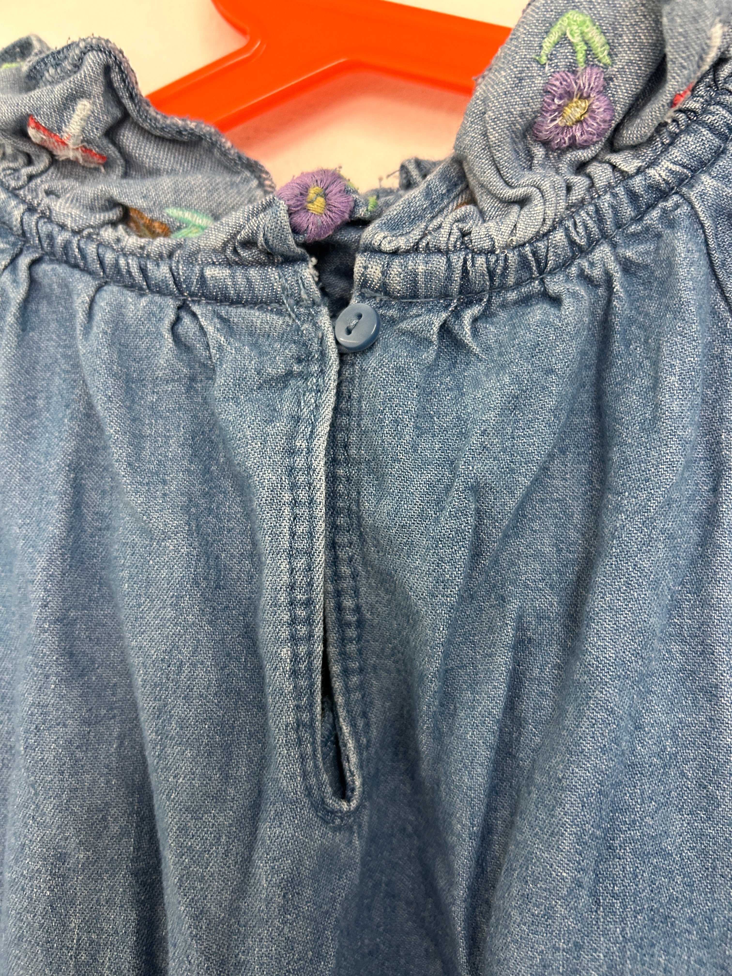 Robe en denim à col volanté — H&M