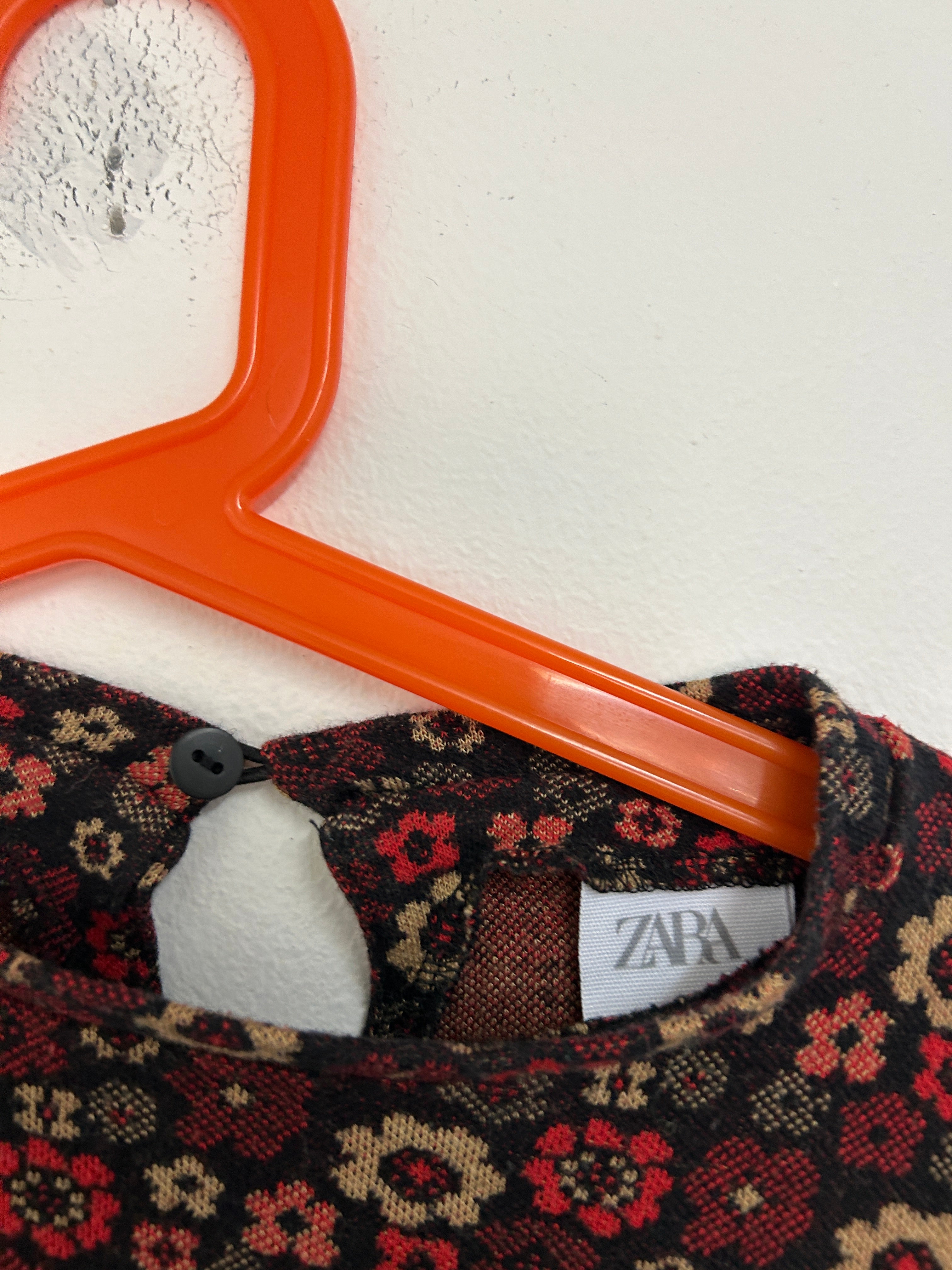 Robe fleurie rétro à manches longues — Zara