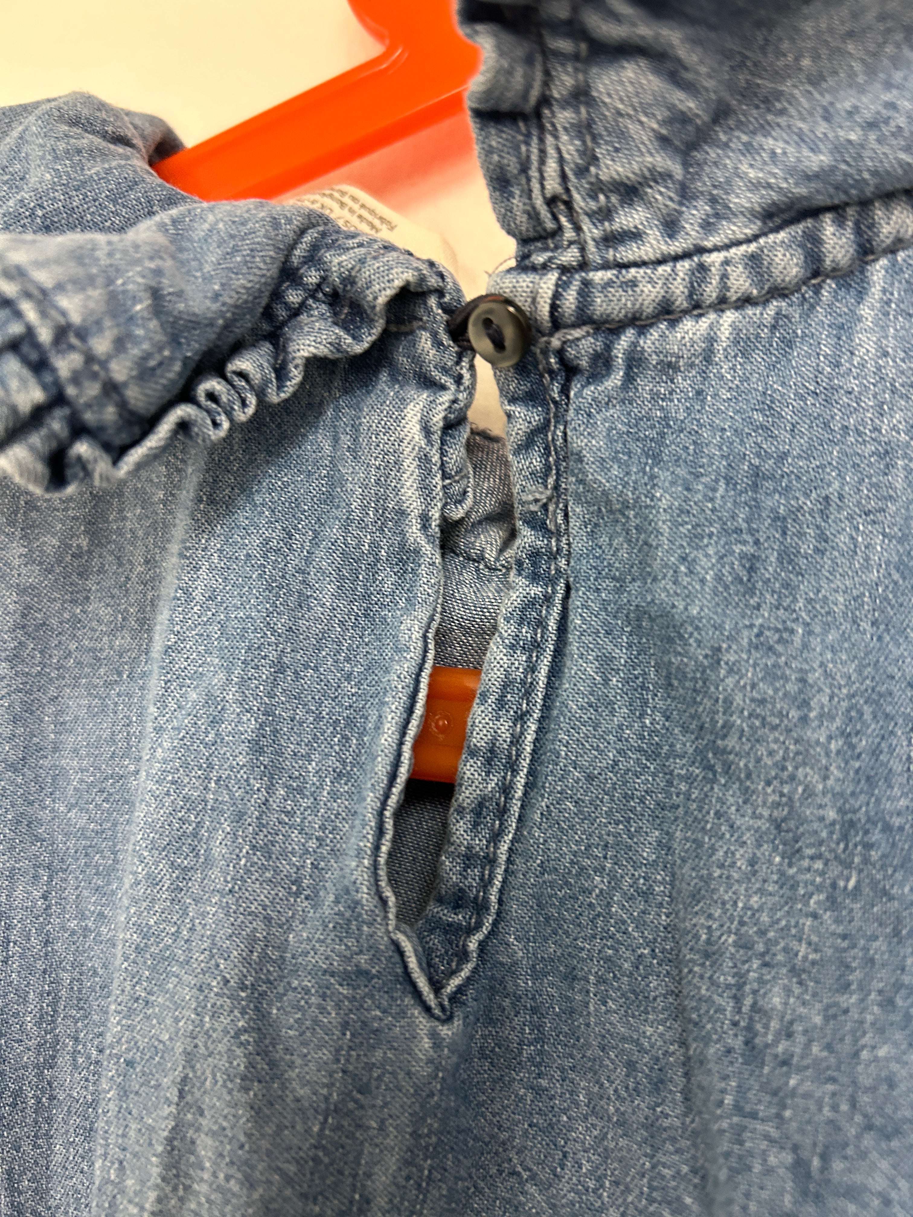 Robe en denim à col volanté — H&M