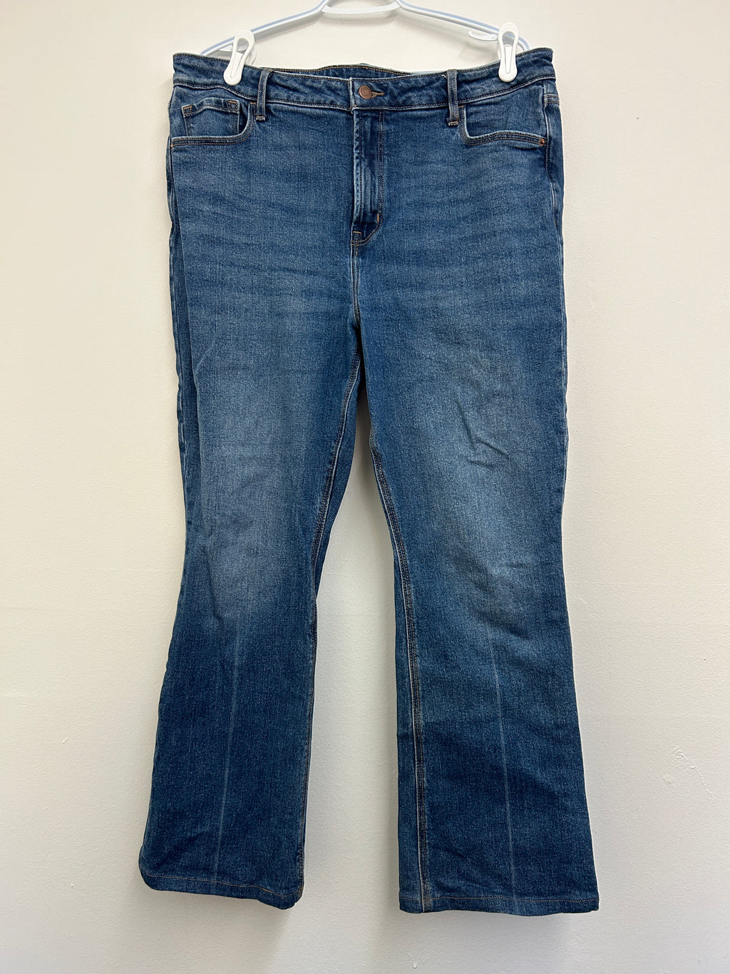 Jeans bleu à coupe évasée — Old Navy