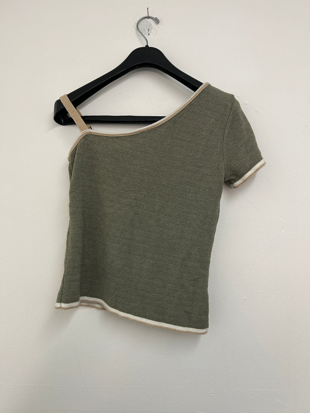 Chandail asymétrique vert kaki — Ex-Girlfriend