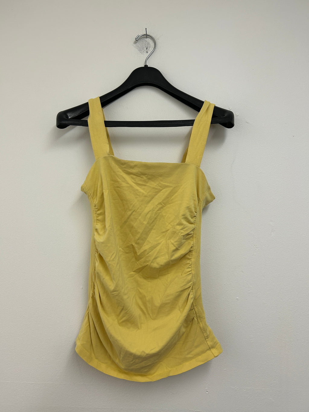 Haut jaune à bretelles larges — Suzy Shier