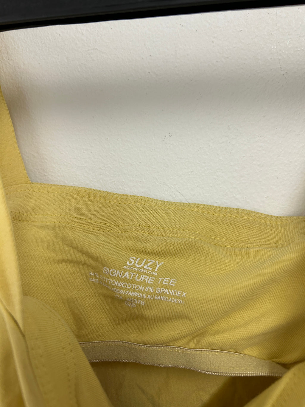 Haut jaune à bretelles larges — Suzy Shier