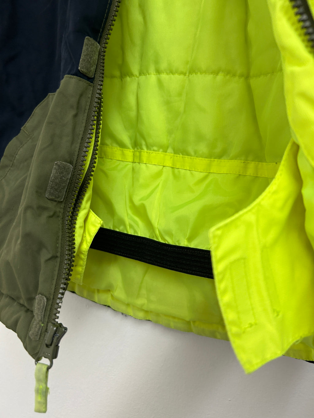 Manteau d’hiver bicolore vert et bleu marine