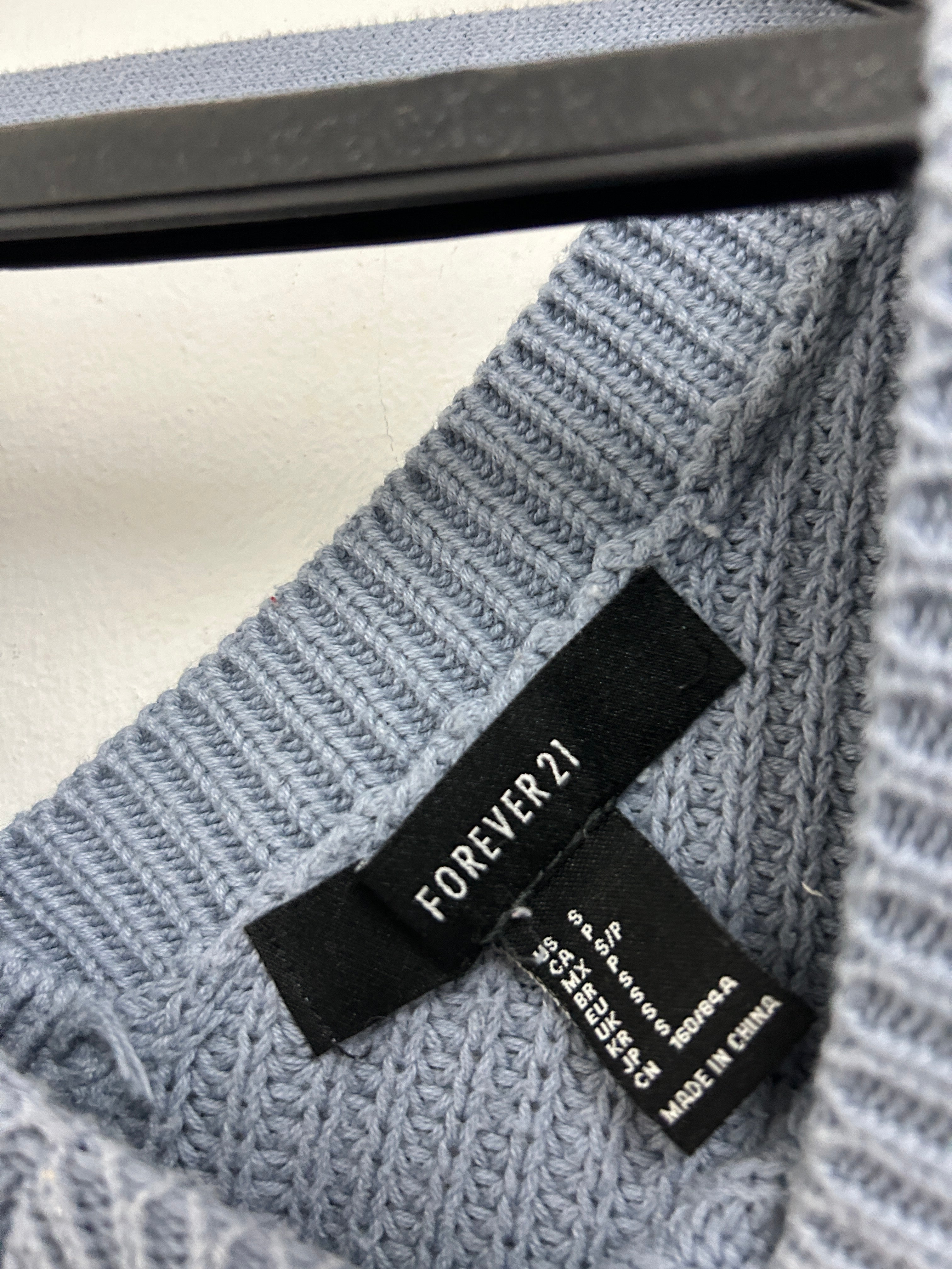 Chandail à col en V en tricot gris-bleu