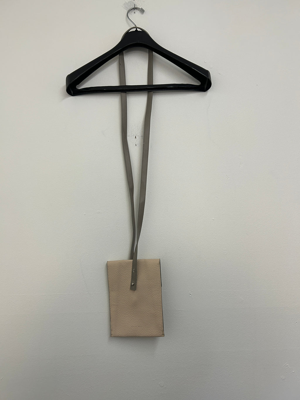 Petit sac beige à bandoulière ajustable