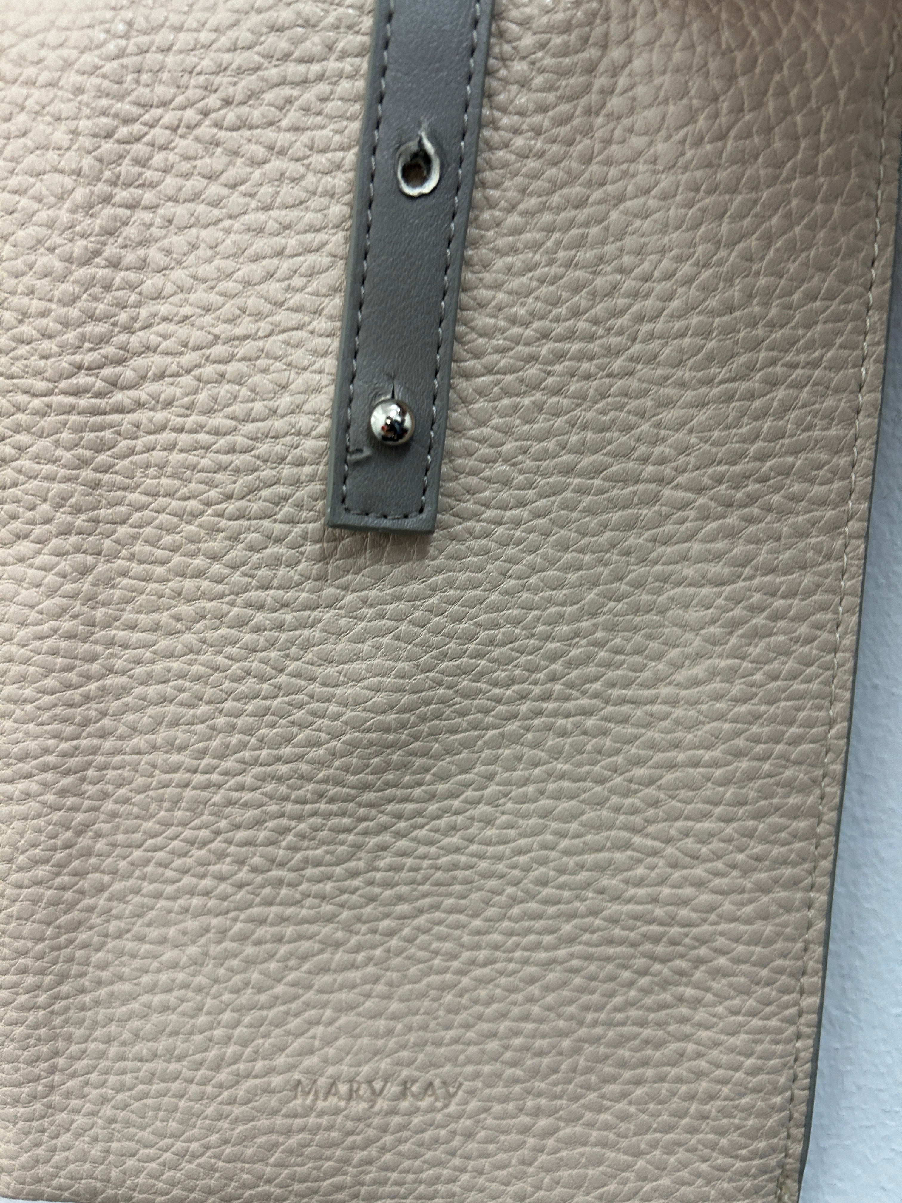 Petit sac beige à bandoulière ajustable