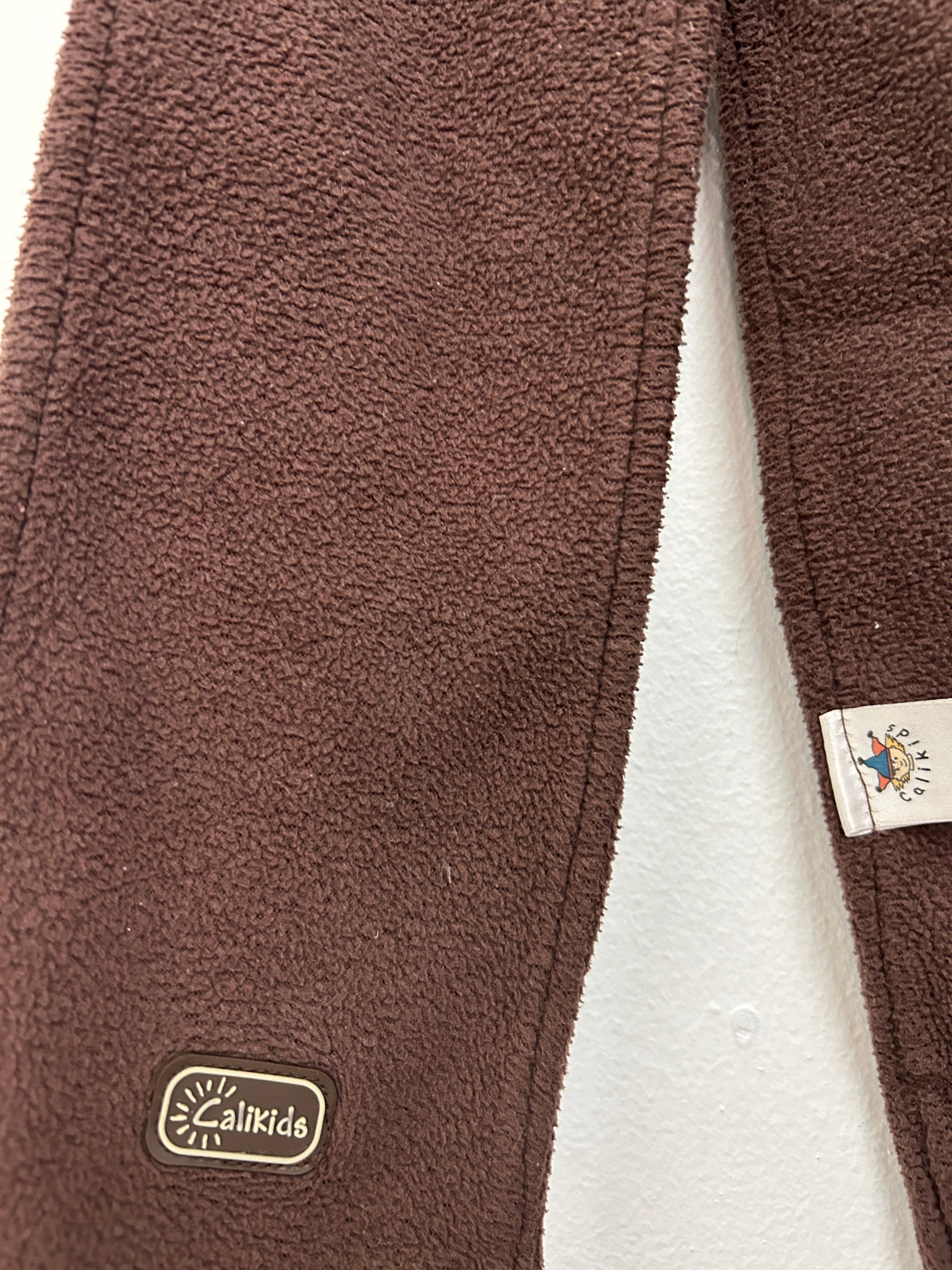 Écharpe polaire brune avec extrémités décoratives