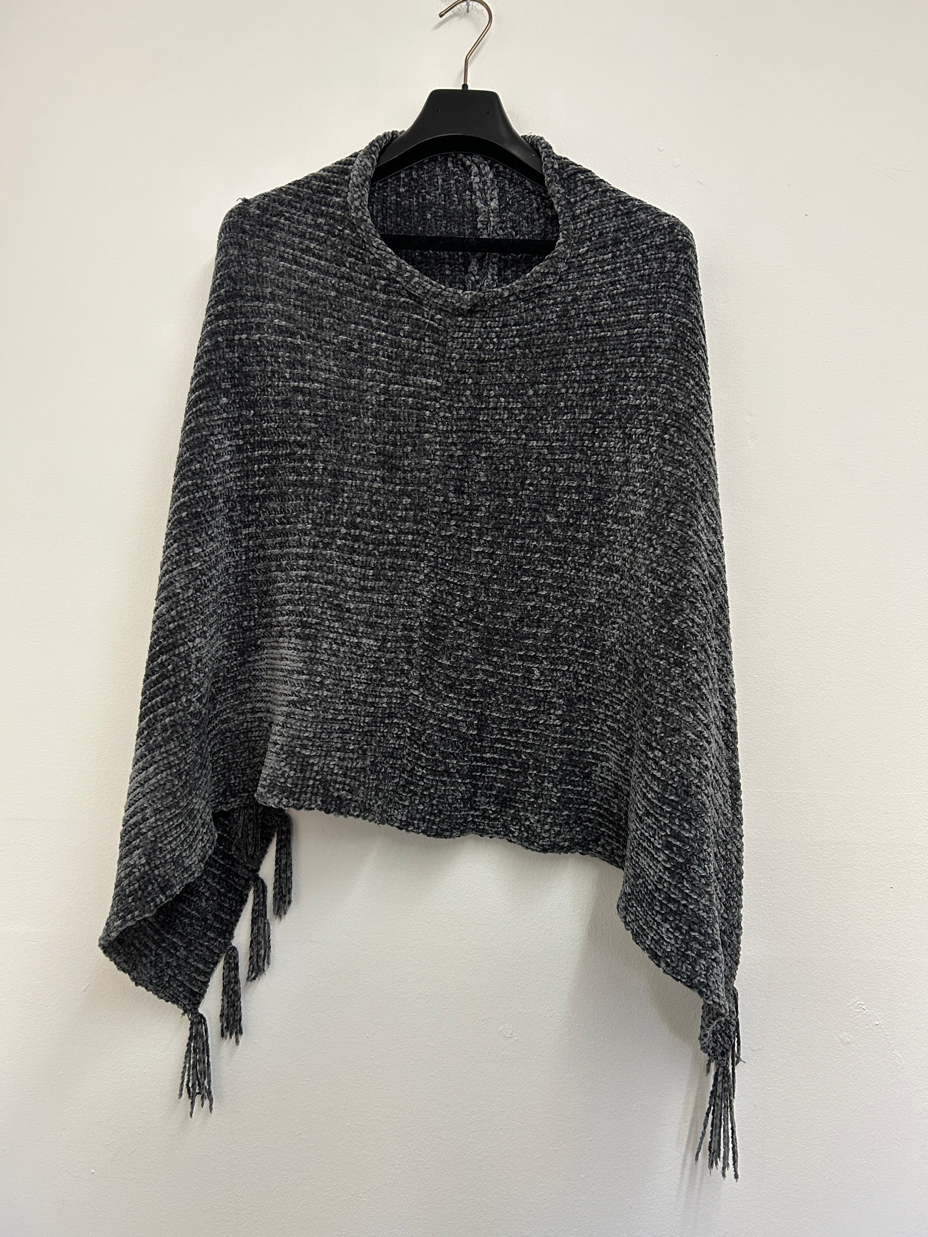 Poncho gris texturé à franges