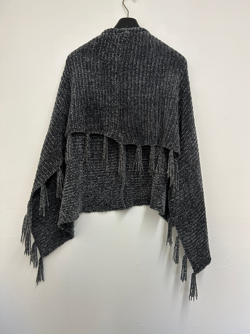 Poncho gris texturé à franges