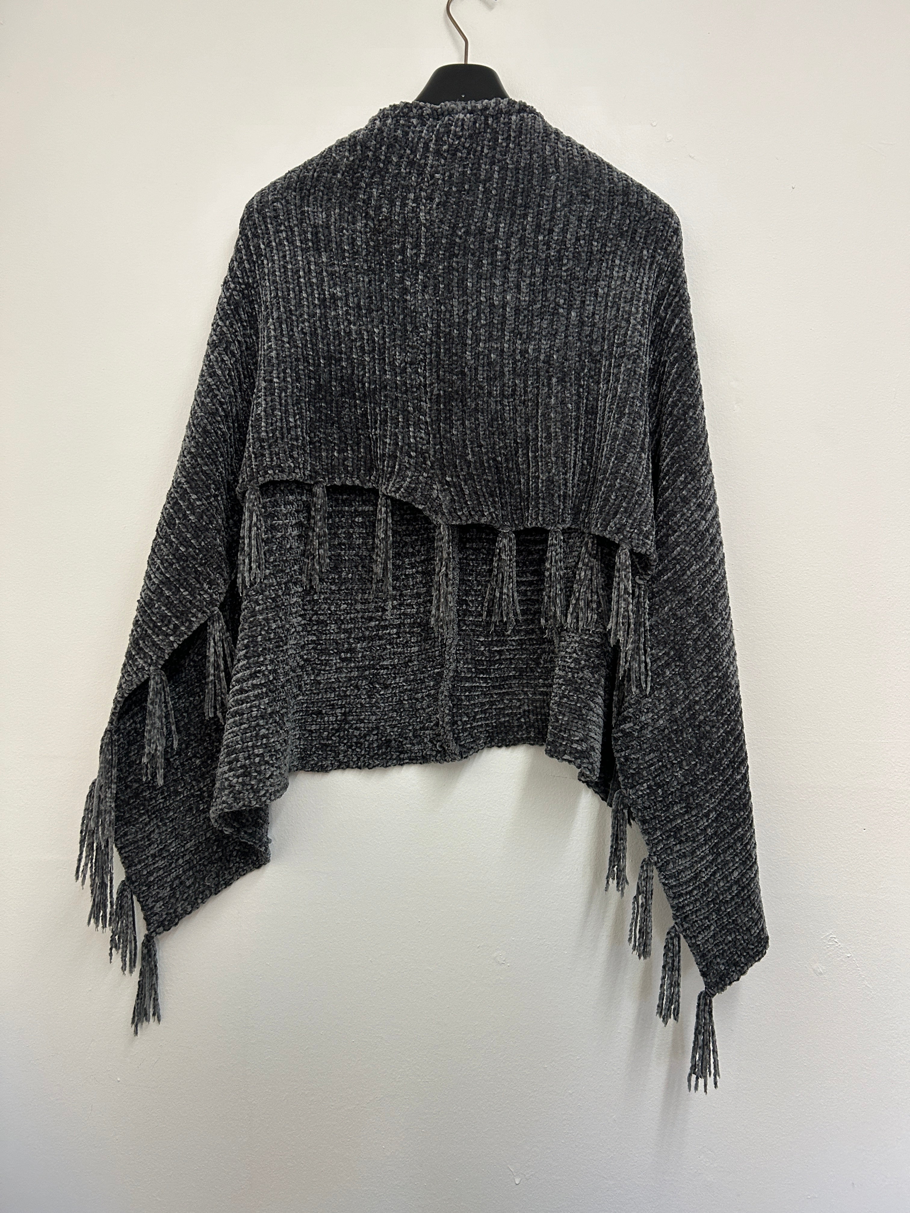 Poncho gris texturé à franges