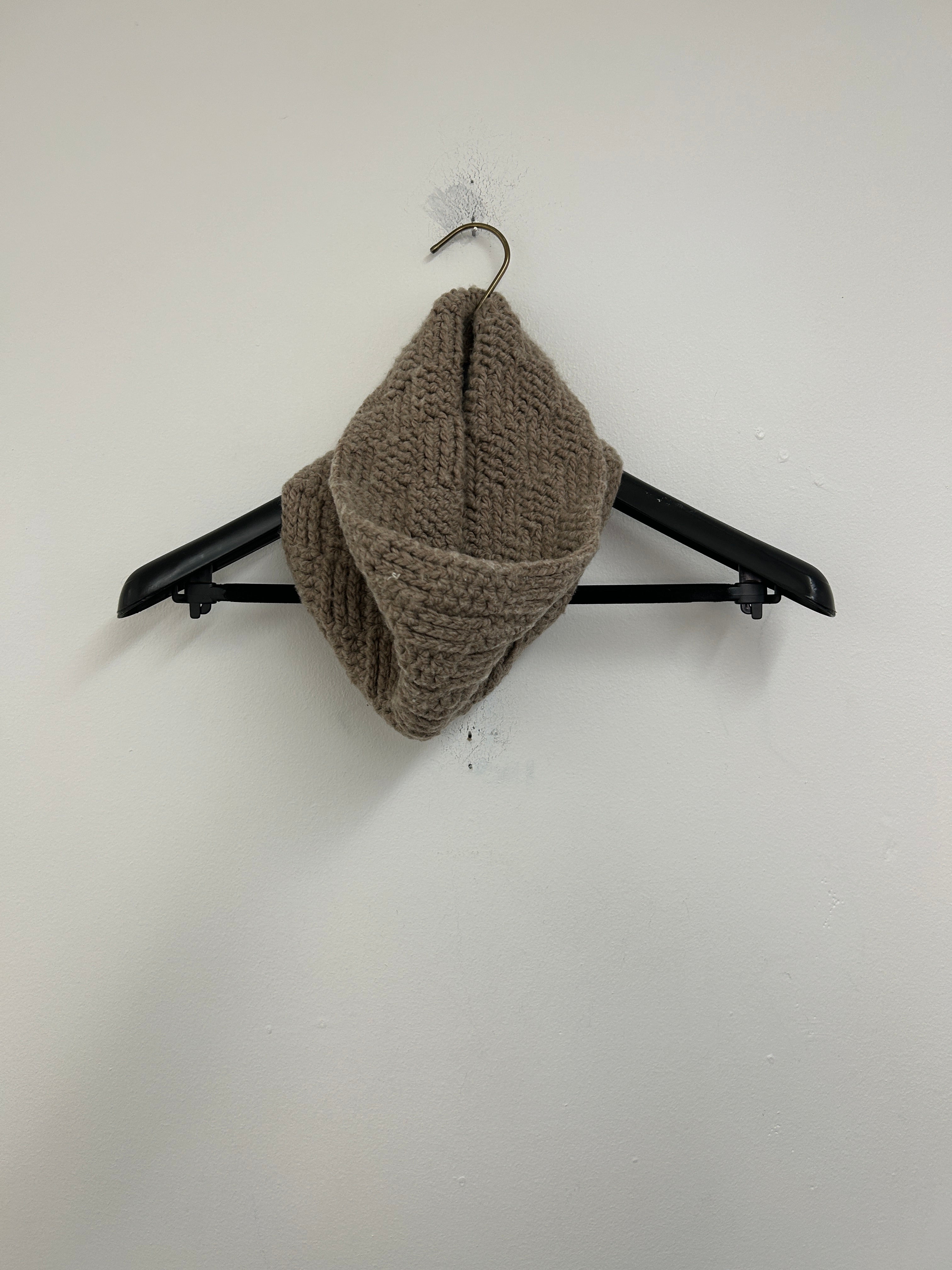 Foulard tricoté brun taupe