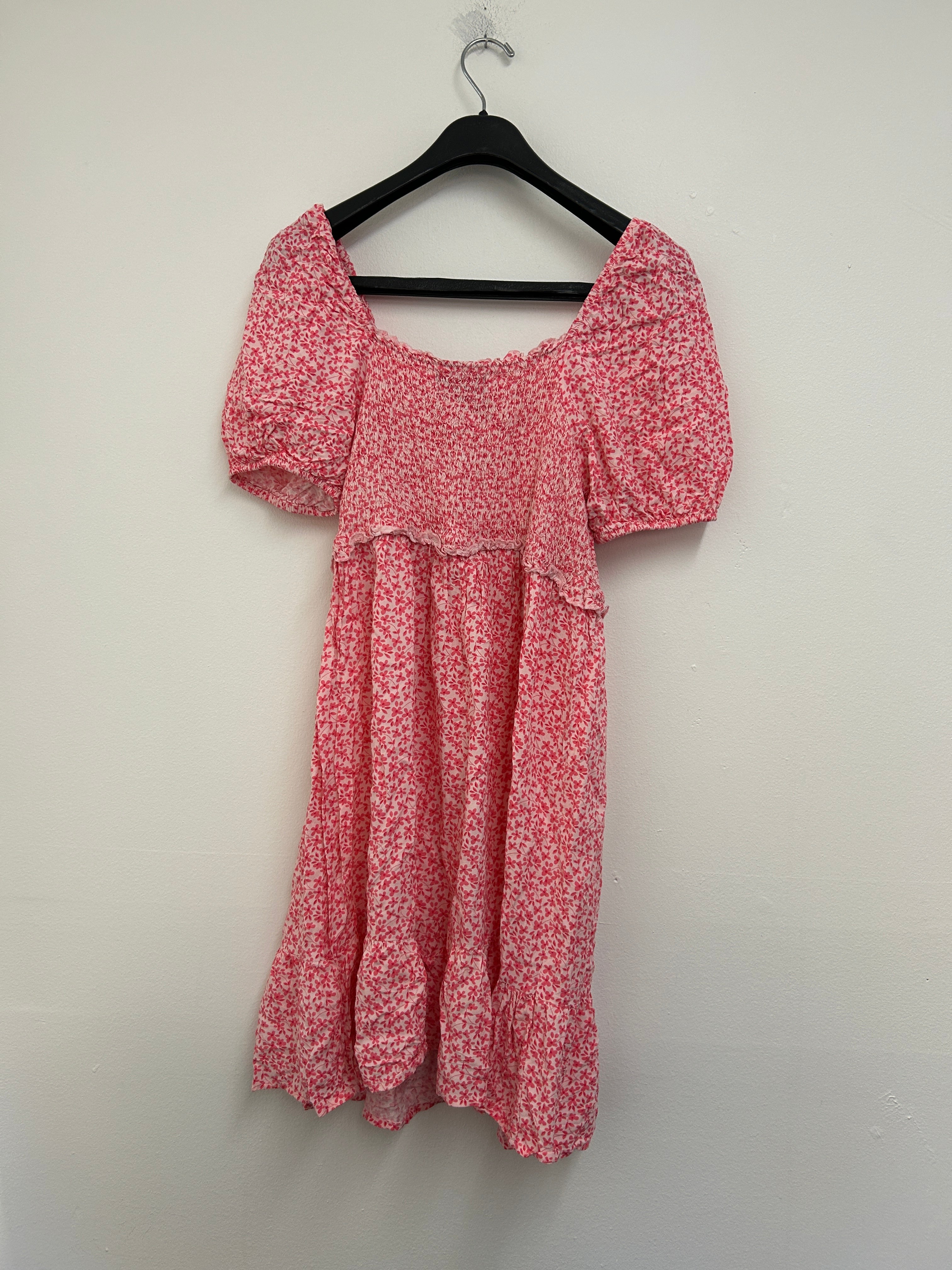 Robe fleurie rose à manches bouffantes — NOBO