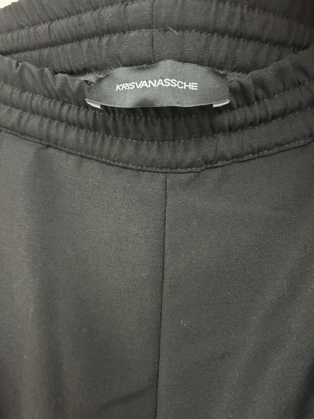 Pantalon noir ajusté à cordon — KRISVANASSCHE