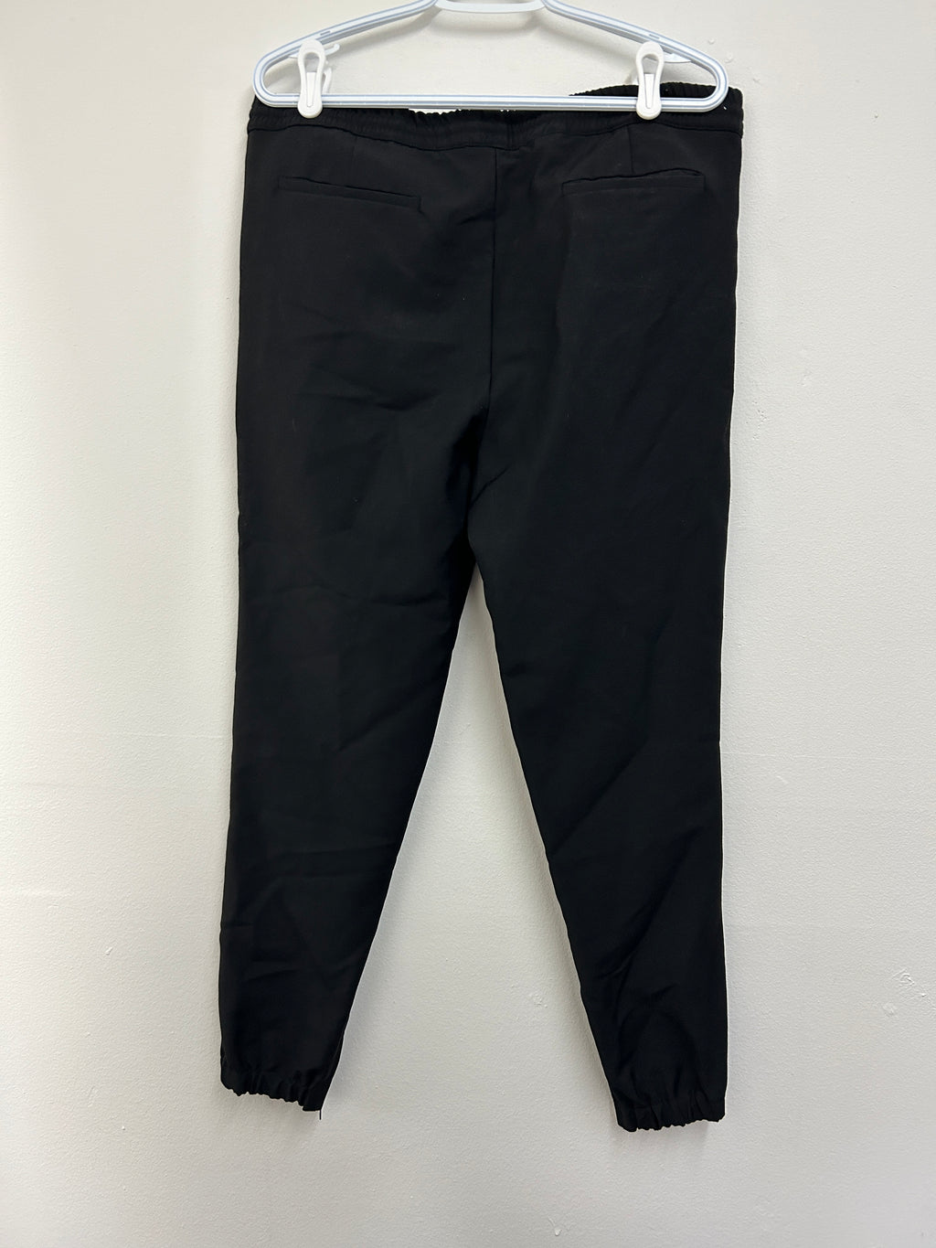 Pantalon noir ajusté à cordon — KRISVANASSCHE