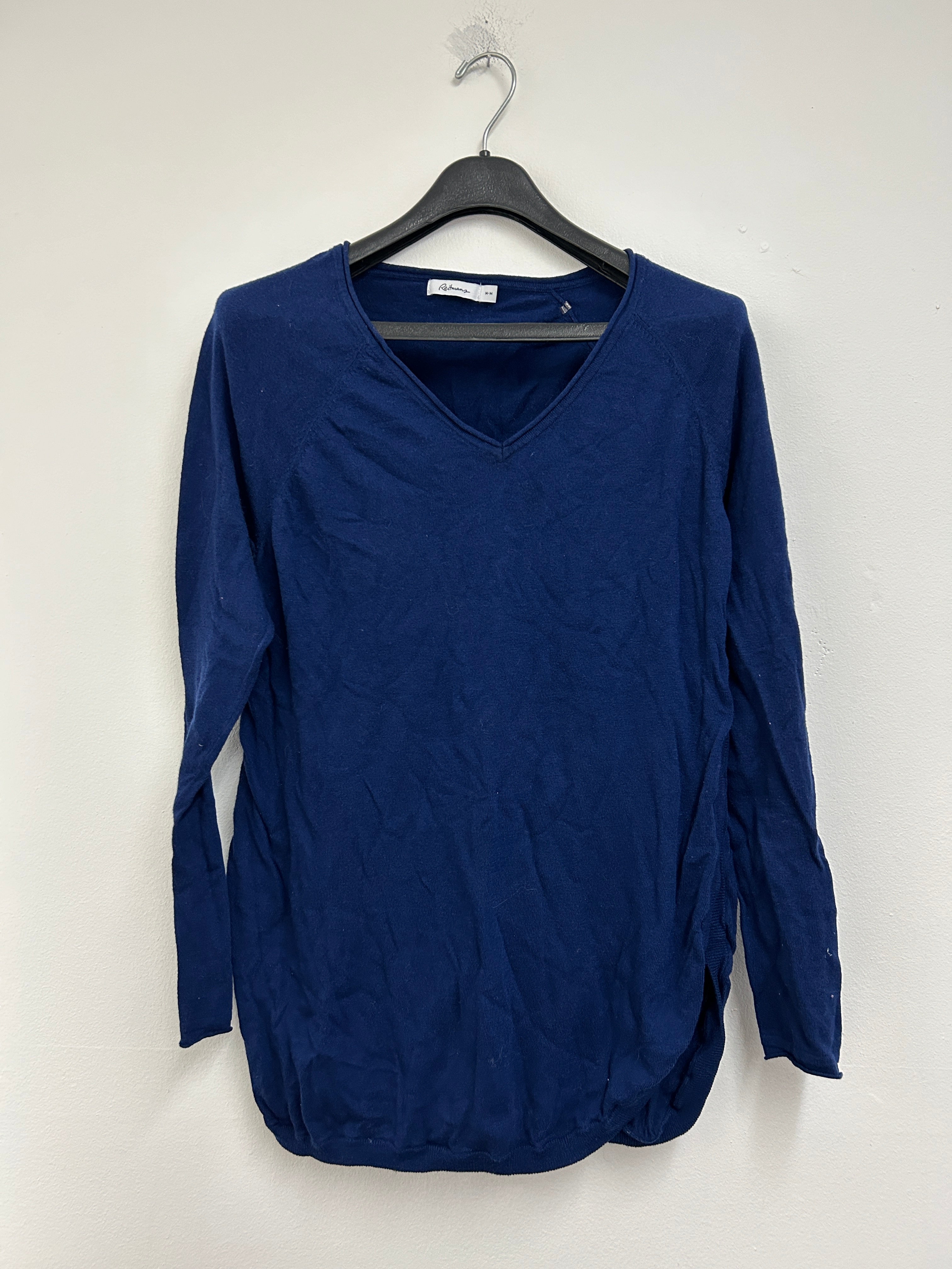 Haut bleu marine à col en V — Reitmans