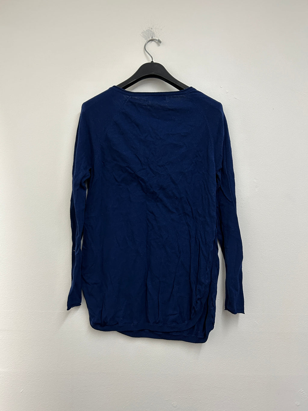 Haut bleu marine à col en V — Reitmans