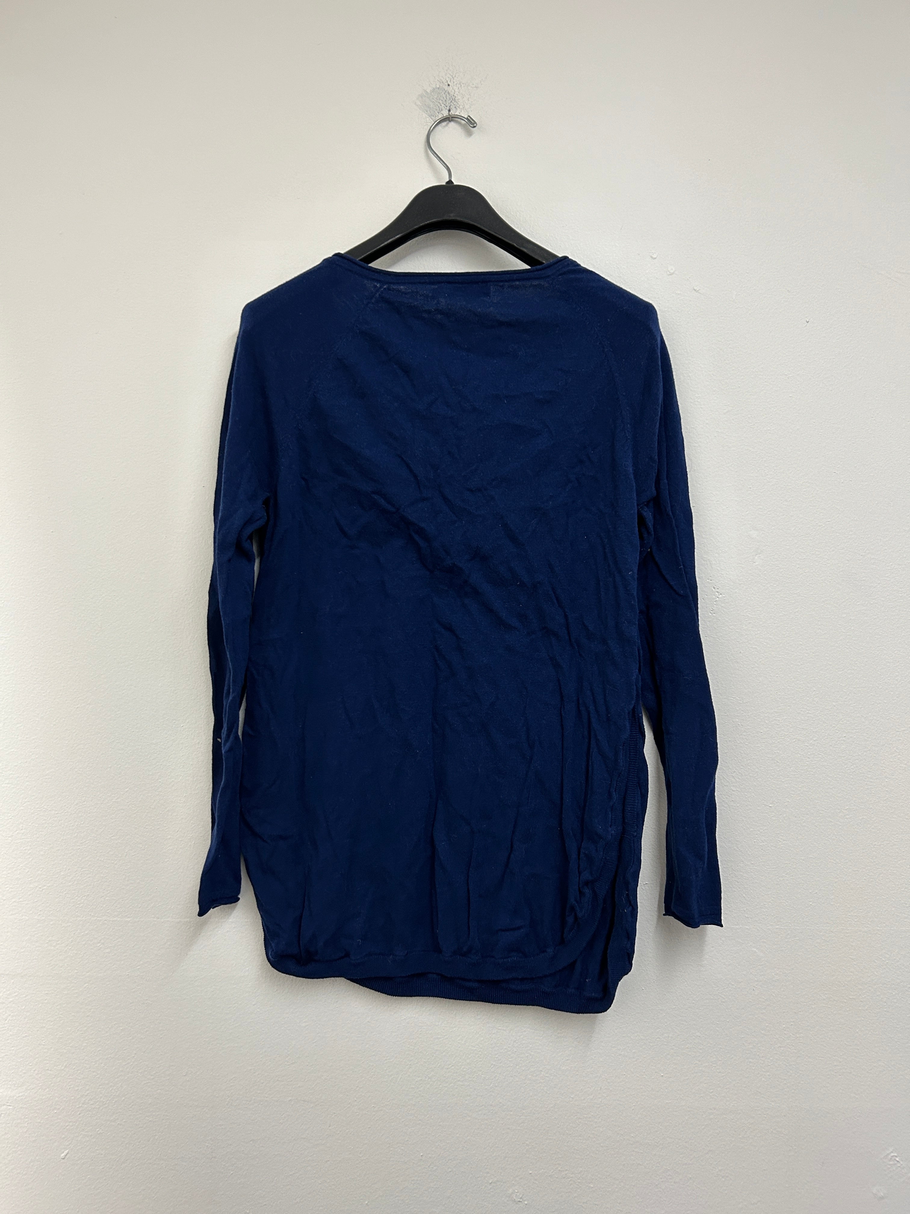 Haut bleu marine à col en V — Reitmans