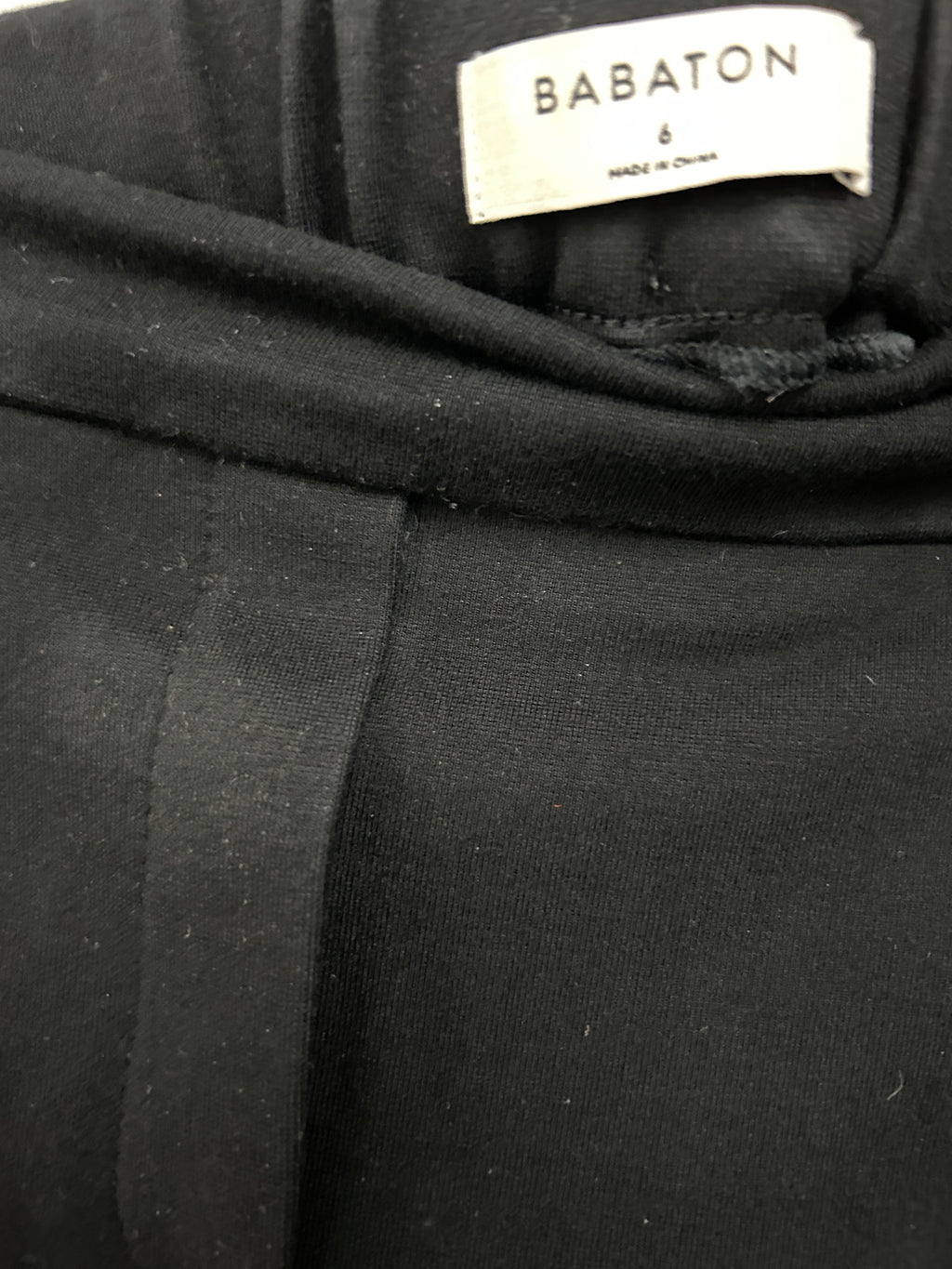 Pantalon noir classique à coupe droite — Babaton