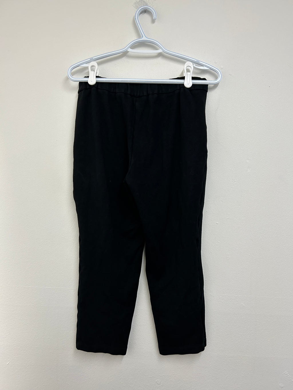 Pantalon noir classique à coupe droite — Babaton