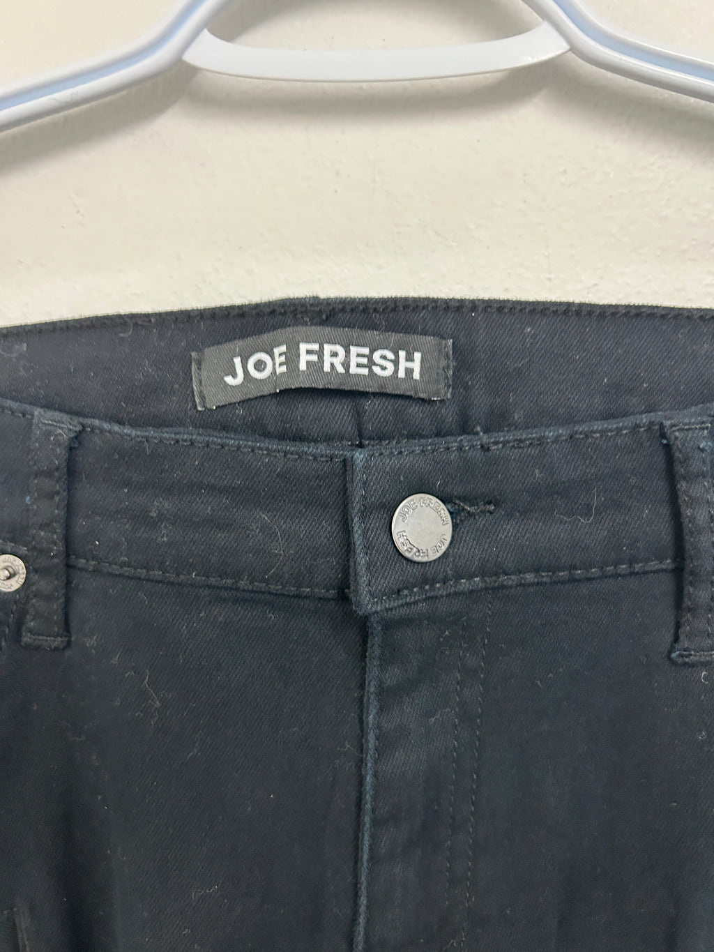 Pantalon cargo noir ajusté — Joe Fresh
