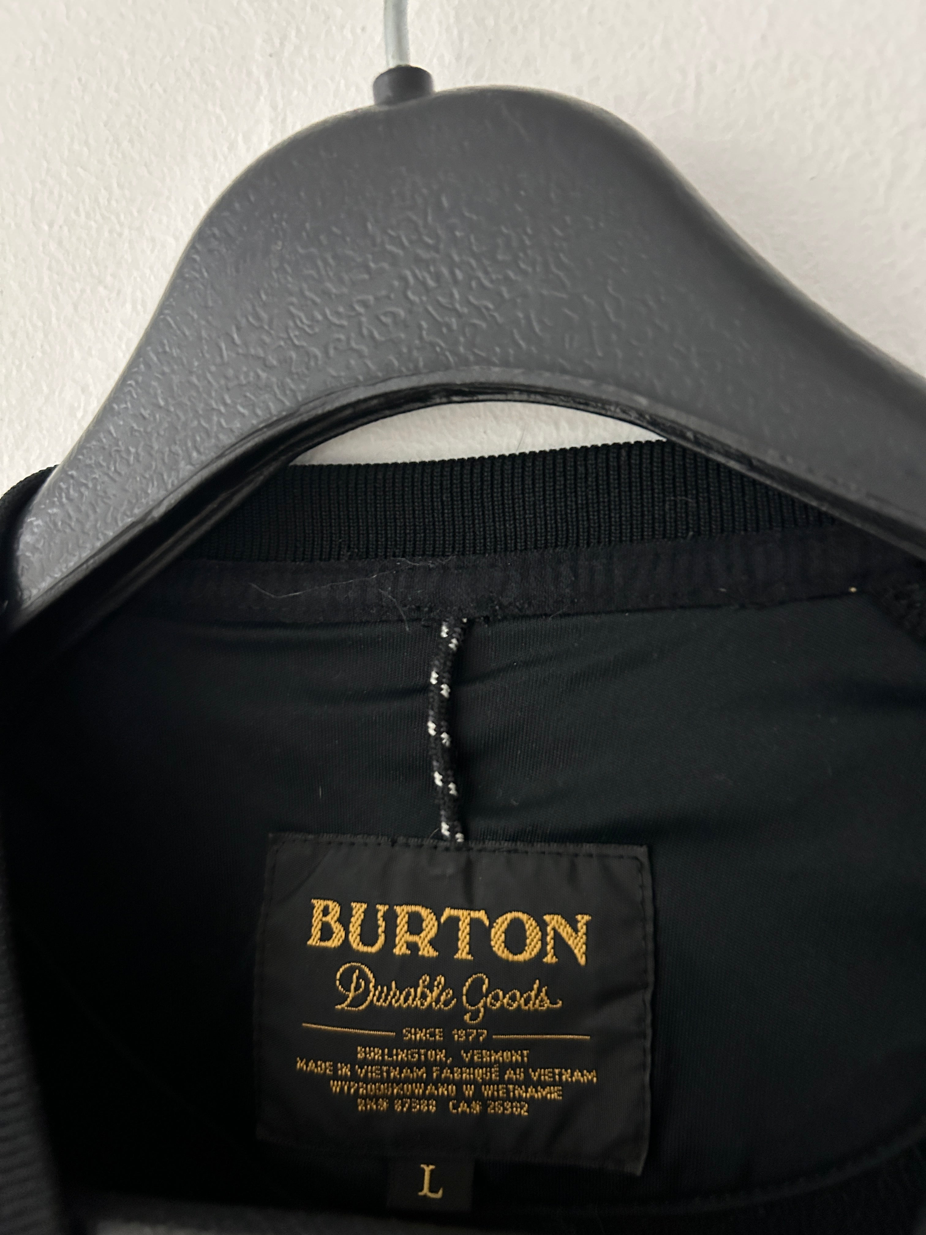 chandail-noir-a-logo-montagne-burton