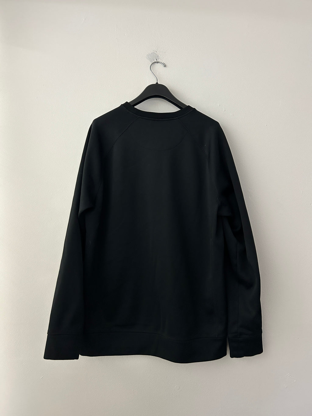 chandail-noir-a-logo-montagne-burton