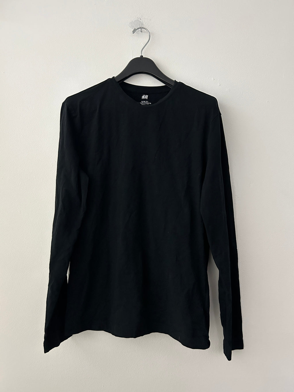 chandail-noir-a-manches-longues-h-m