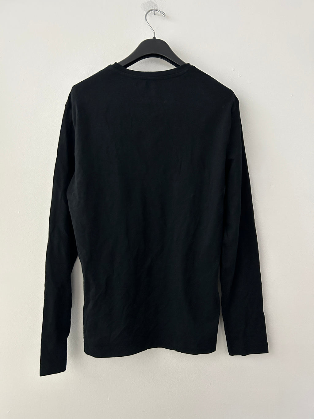 chandail-noir-a-manches-longues-h-m