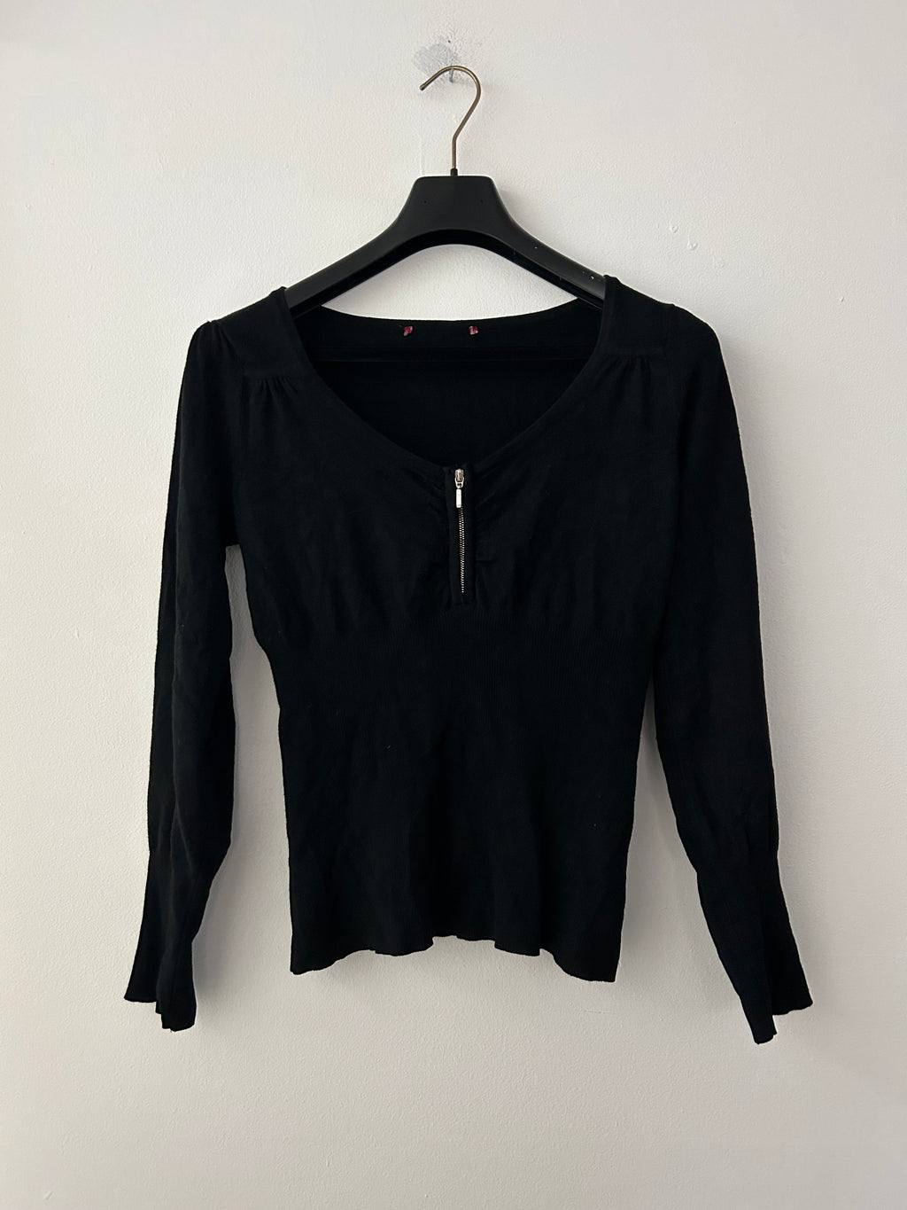 Chandail noir à col zippé