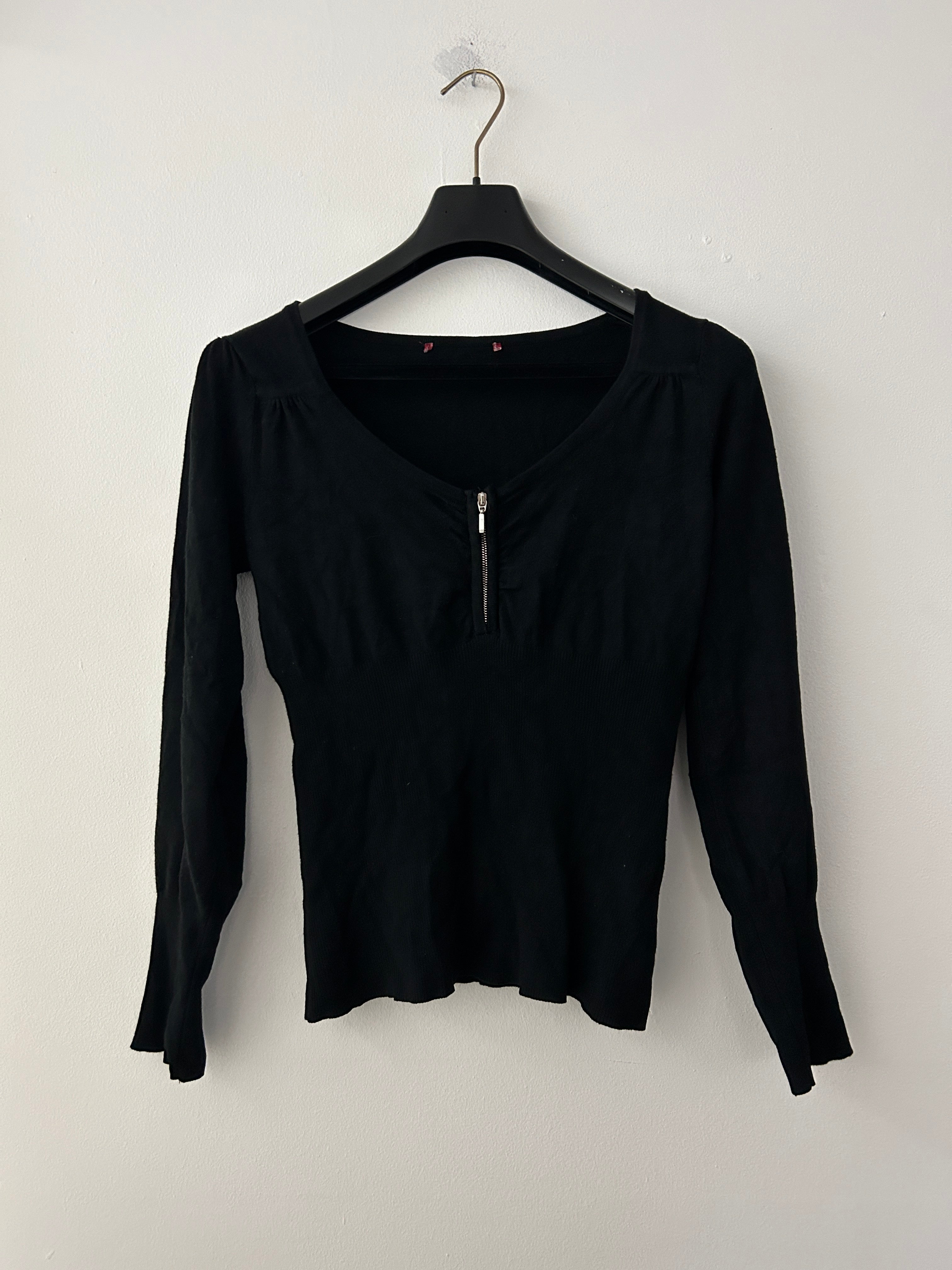 Chandail noir à col zippé