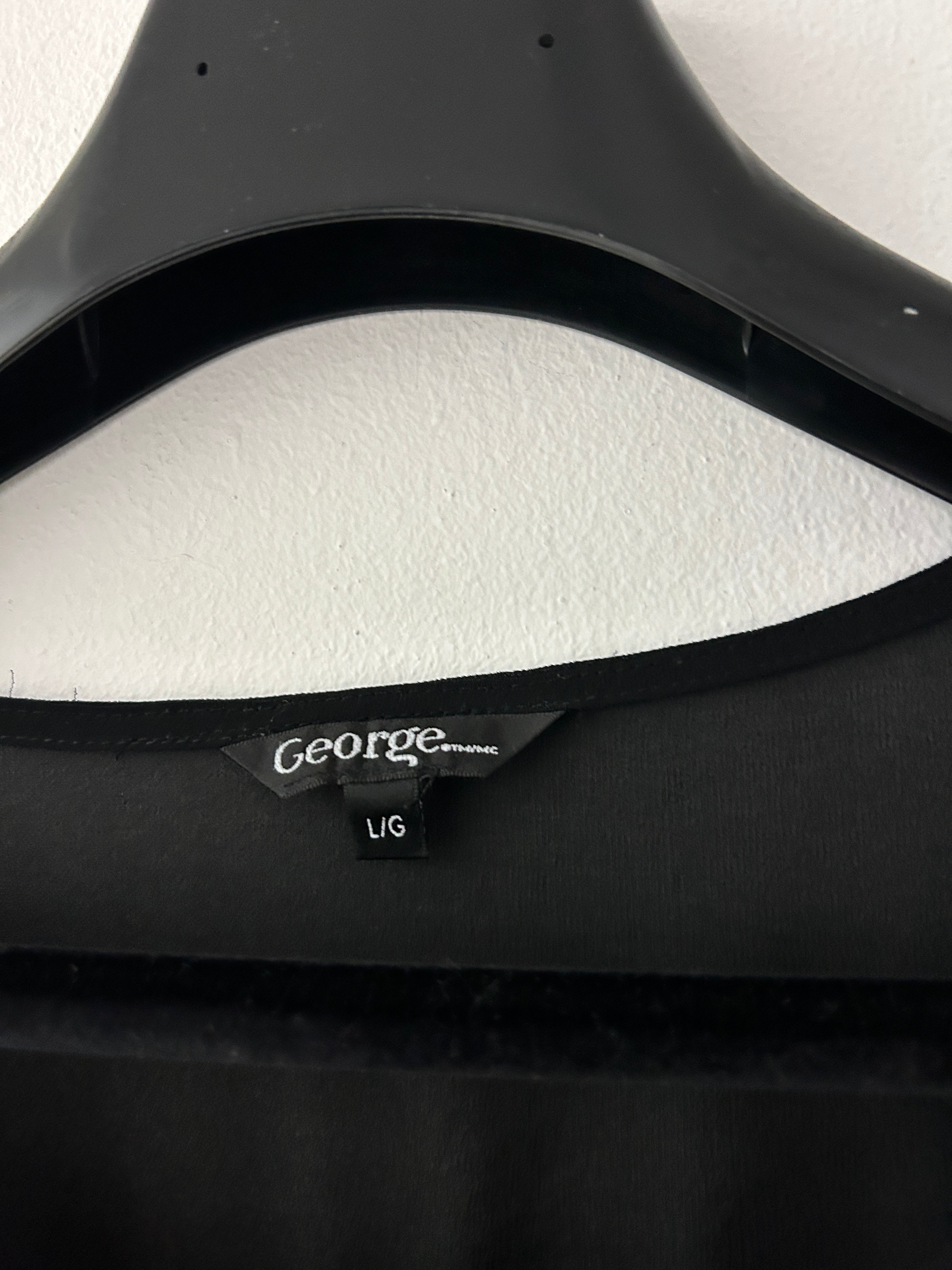 Haut noir semi-transparent à effet superposé