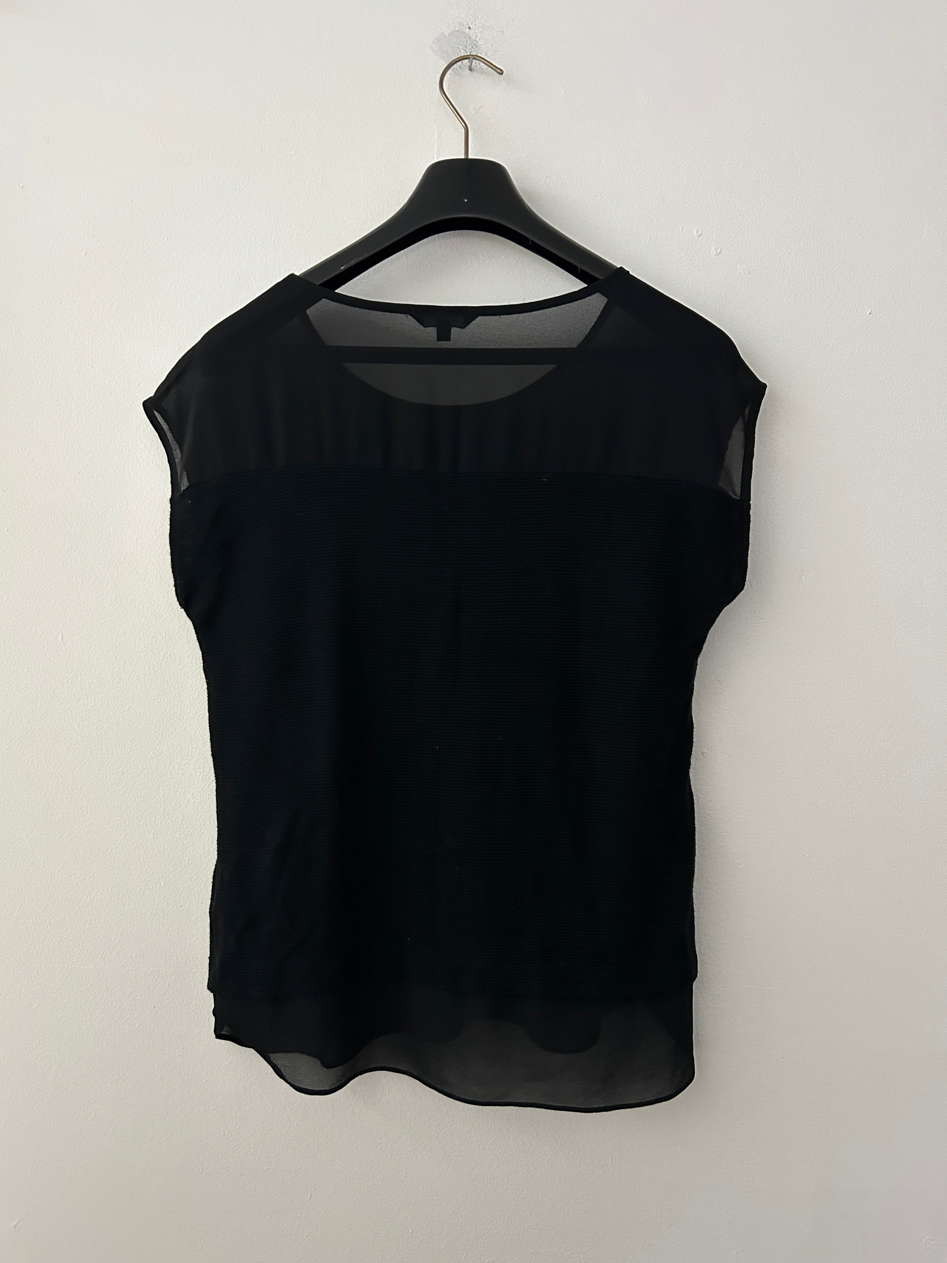 Haut noir semi-transparent à effet superposé