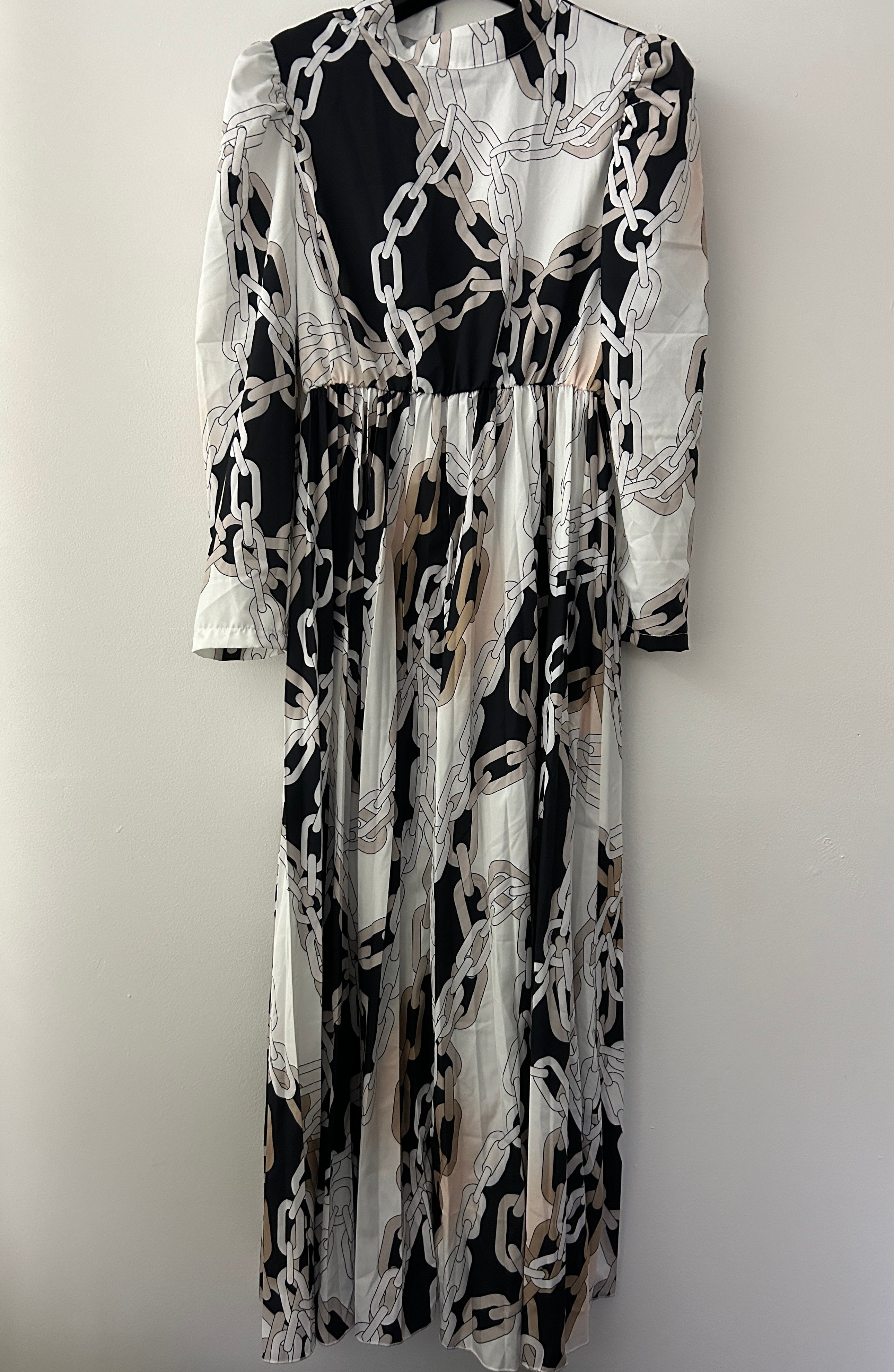 Robe longue à motifs chaînes noir et beige