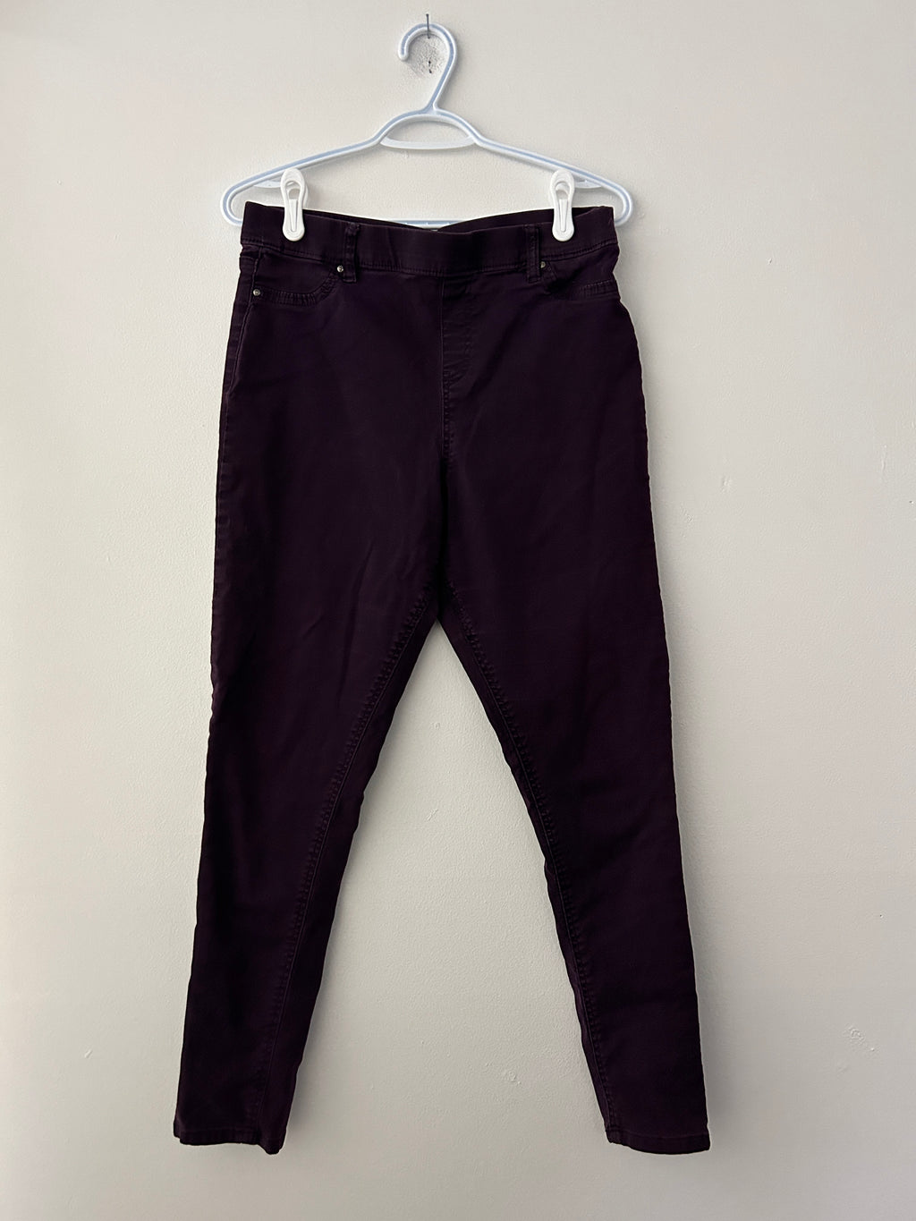 Pantalon prune coupe ajustée