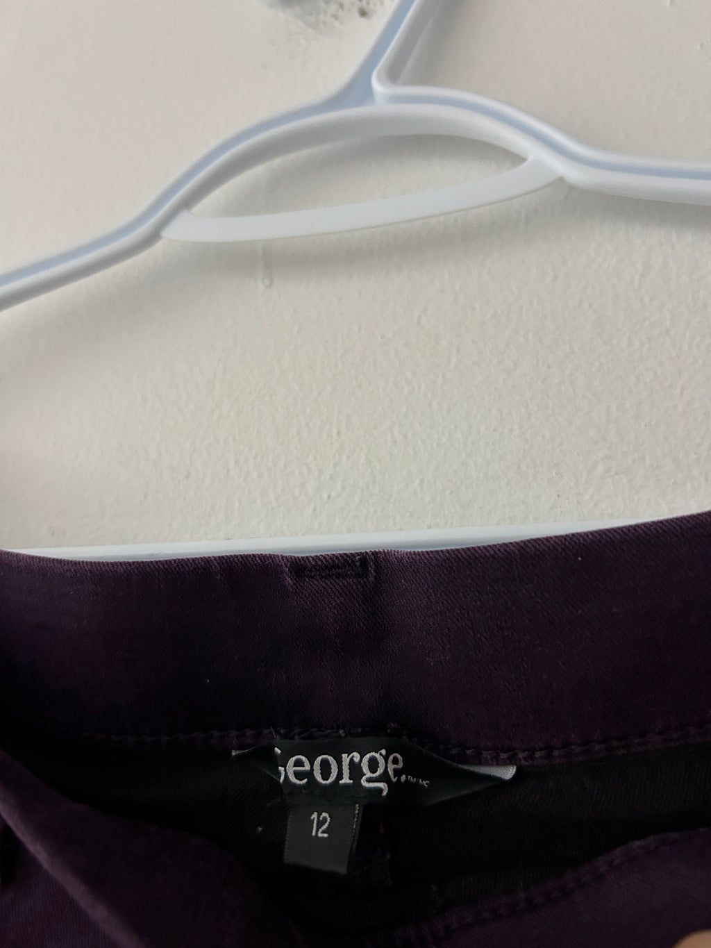 Pantalon prune coupe ajustée