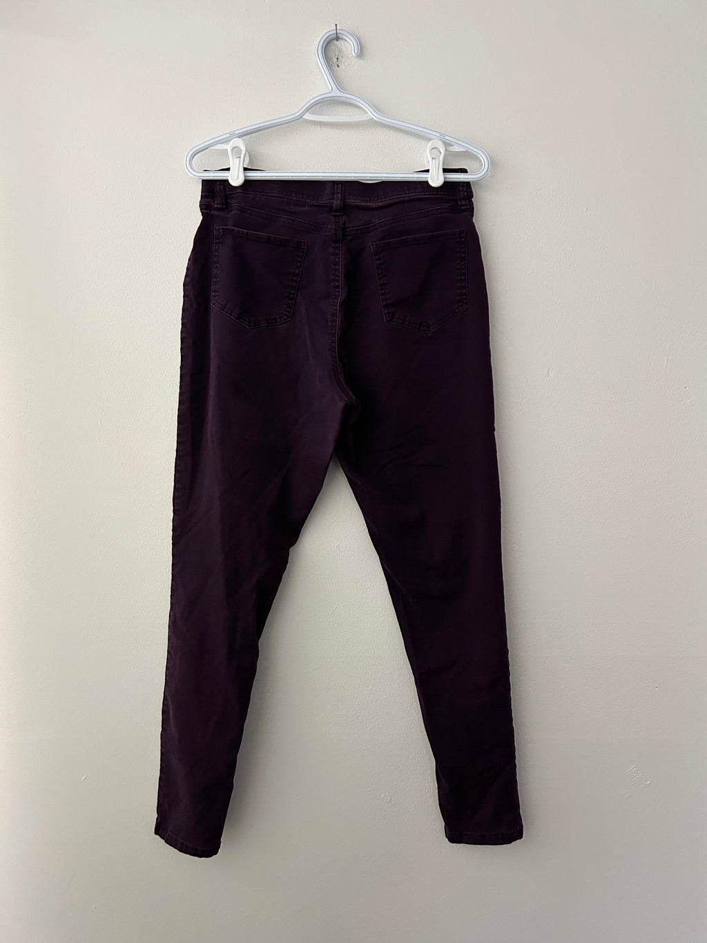 Pantalon prune coupe ajustée