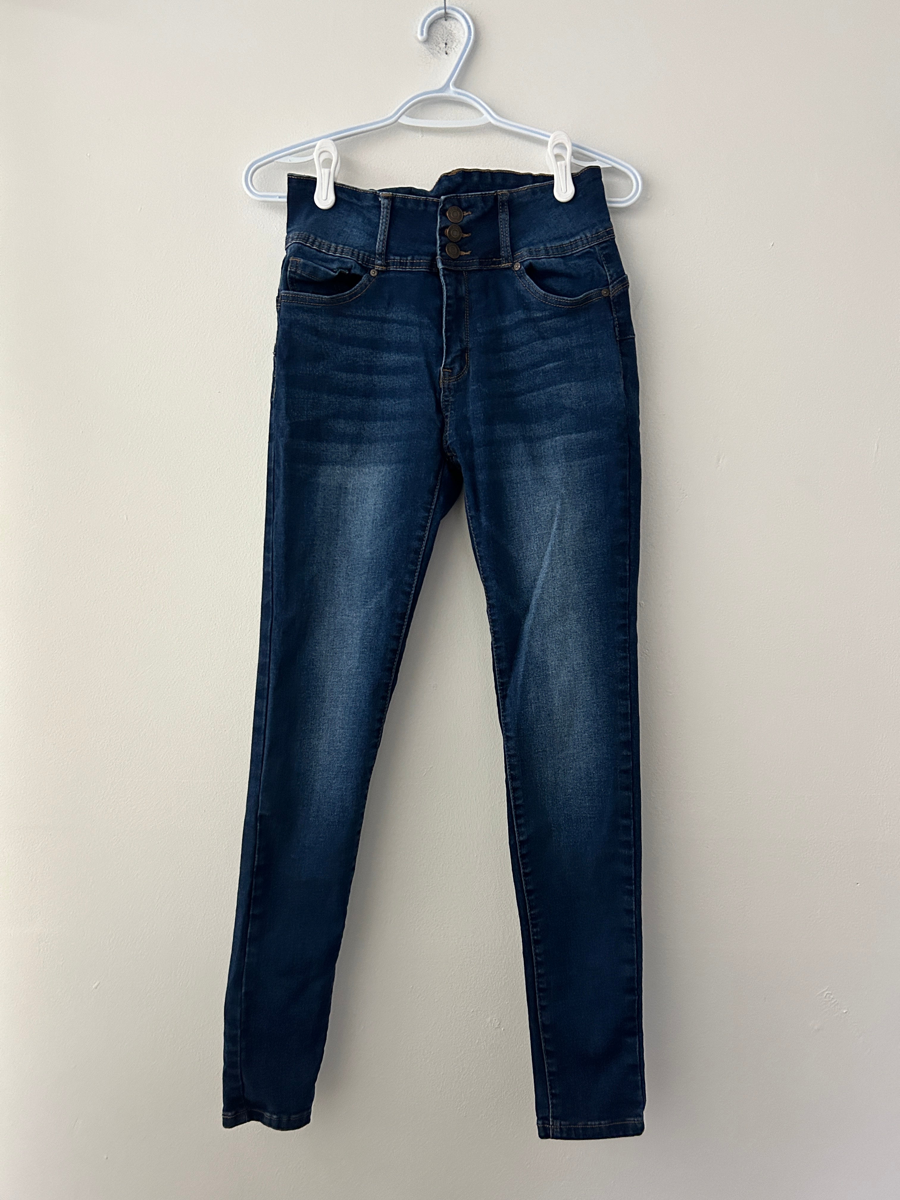 Jean bleu taille haute à trois boutons — Wax Jean